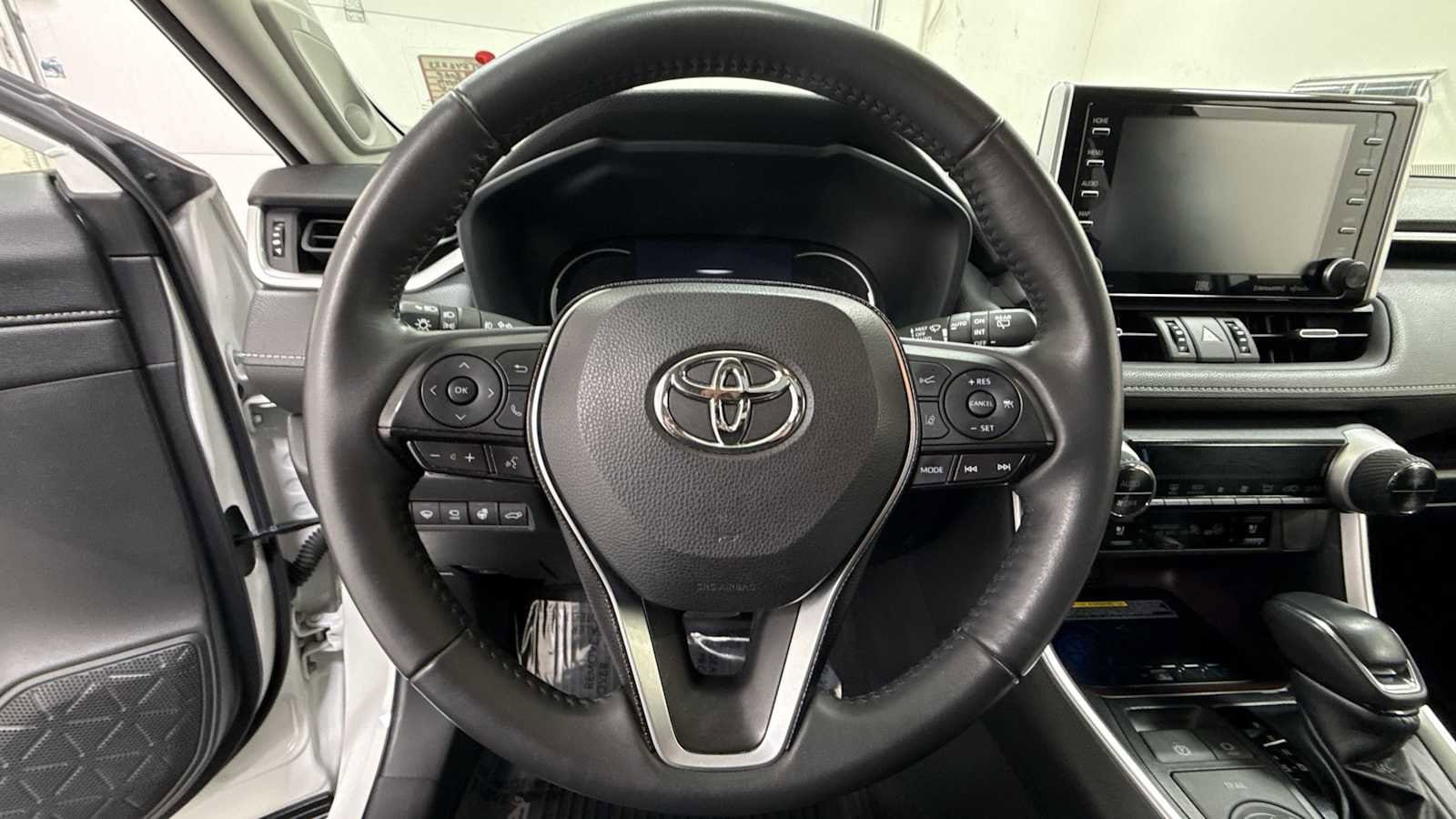 Thumbnail: 2020 Toyota RAV4 - 16