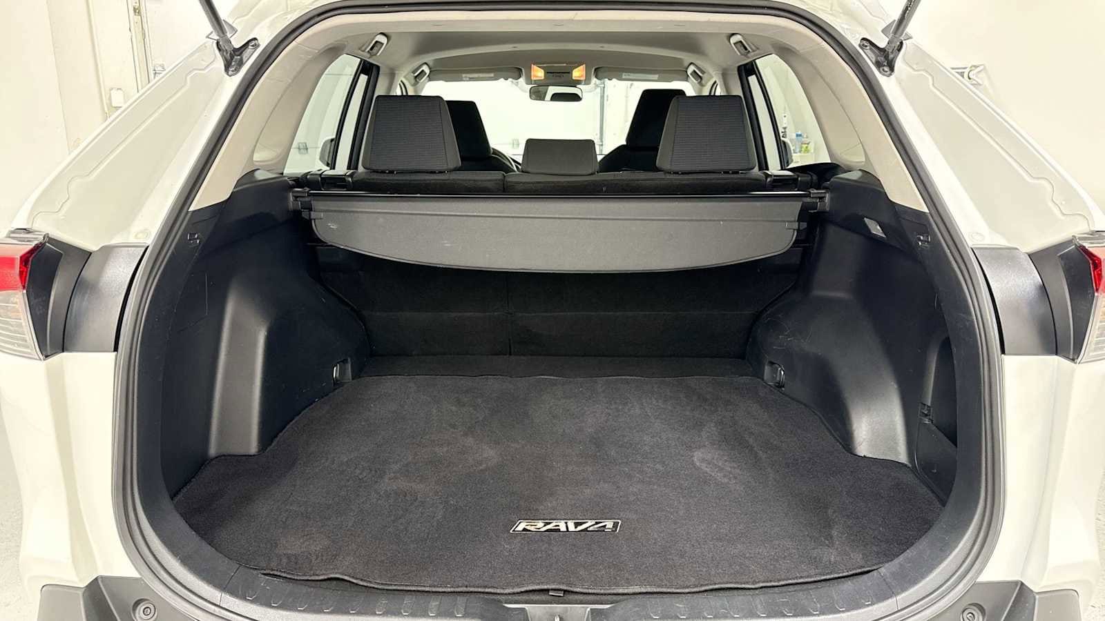 Thumbnail: 2019 Toyota RAV4 - 26