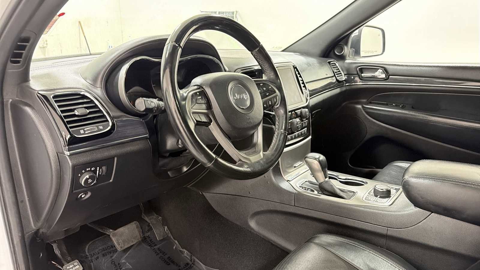 Thumbnail: 2019 Jeep Grand Cherokee - 12