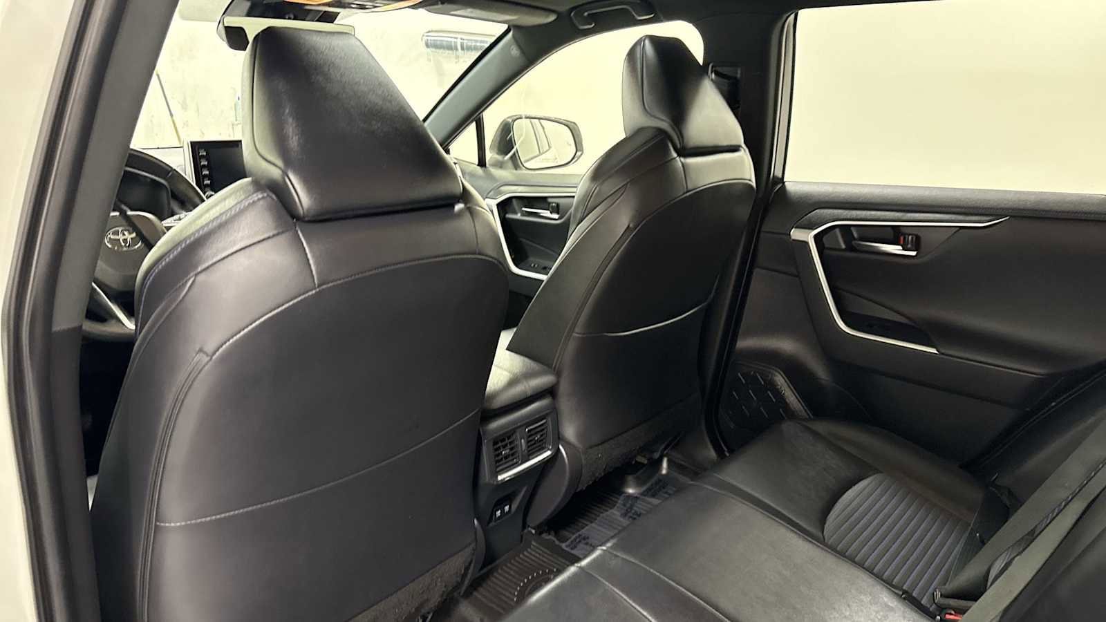 Thumbnail: 2021 Toyota RAV4 - 25