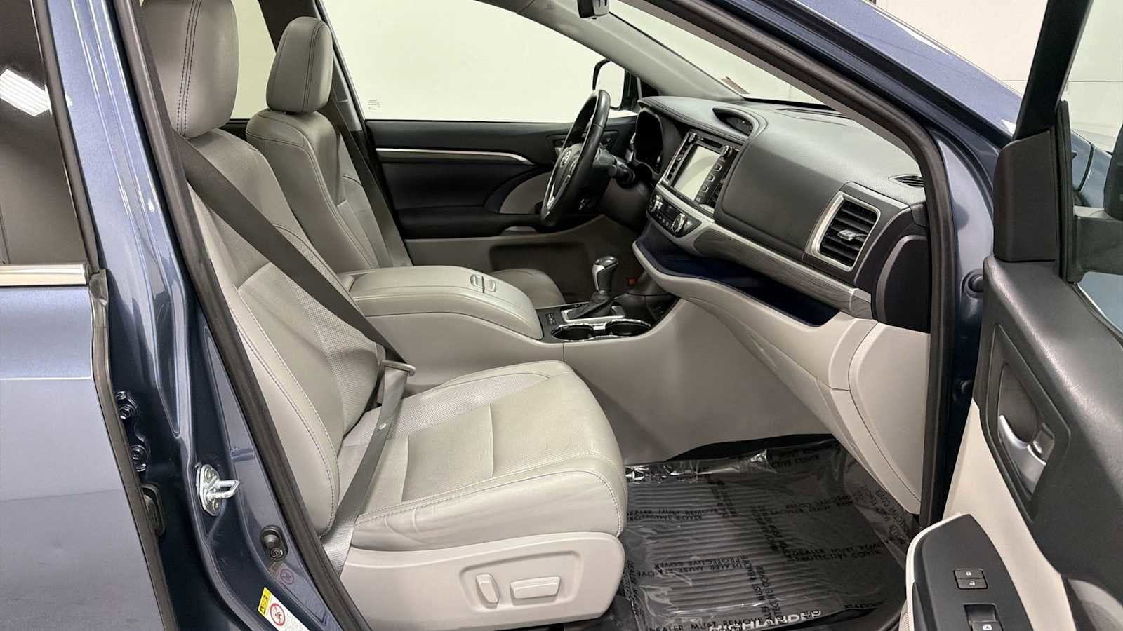 Thumbnail: 2017 Toyota Highlander - 31