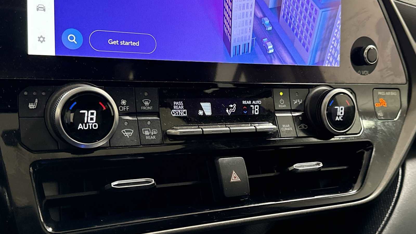 Thumbnail: 2023 Toyota Highlander - 21