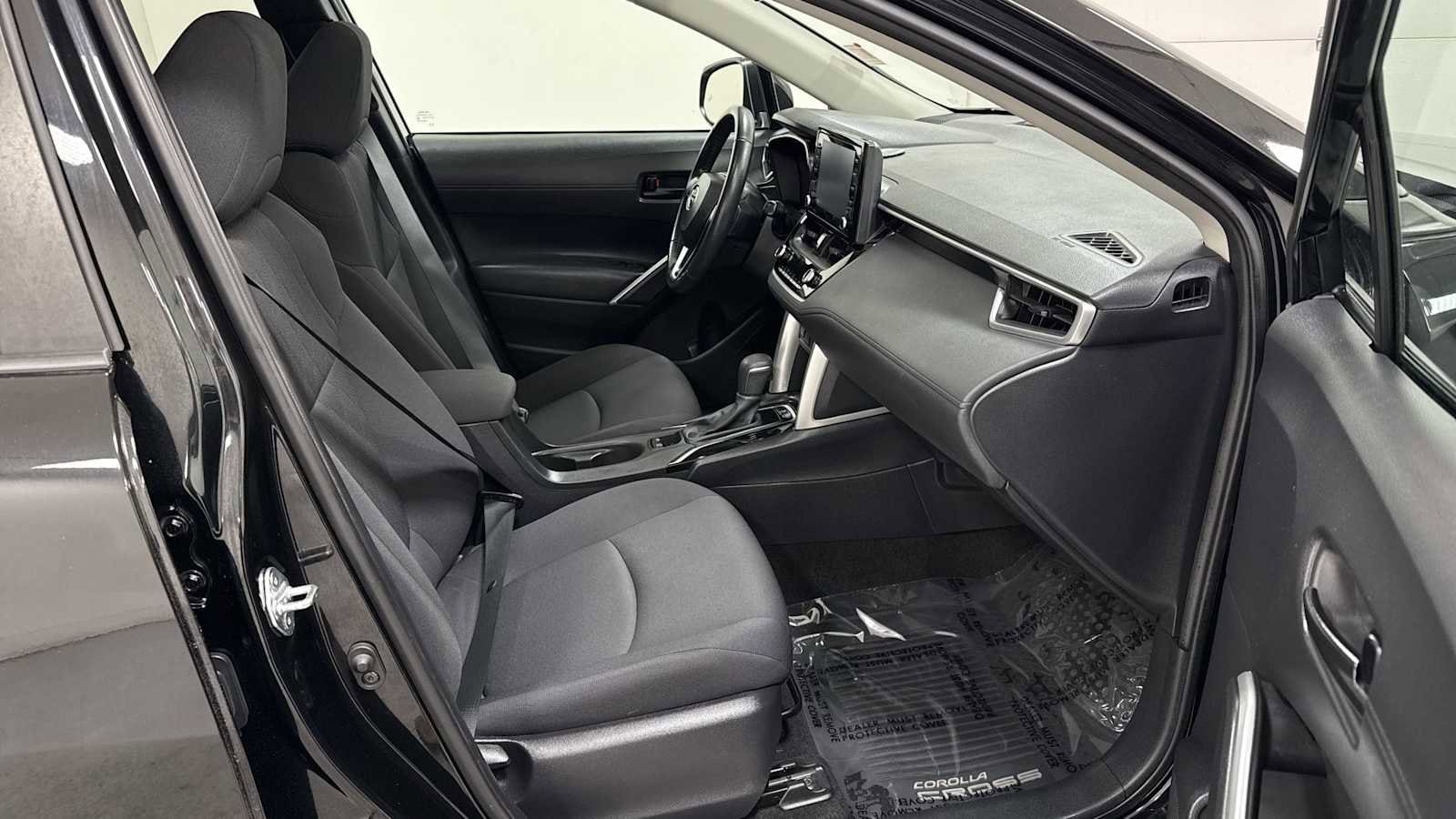 Thumbnail: 2022 Toyota Corolla Cross - 29