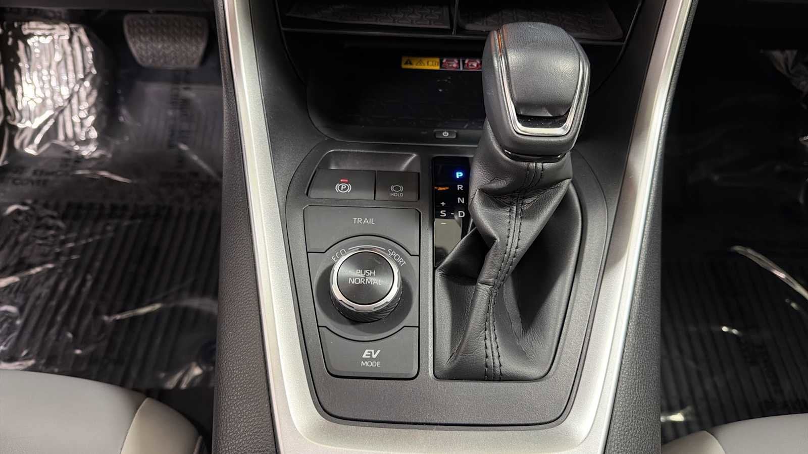 Thumbnail: 2022 Toyota RAV4 - 21