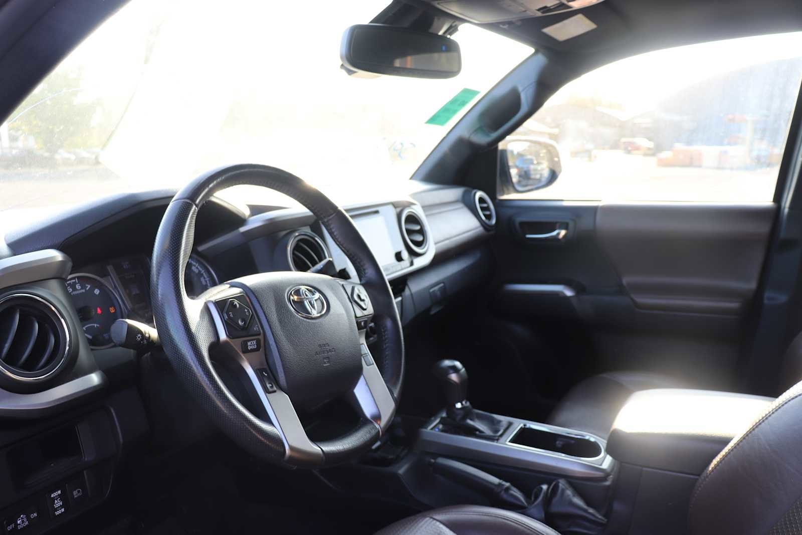 Thumbnail: 2018 Toyota Tacoma - 10