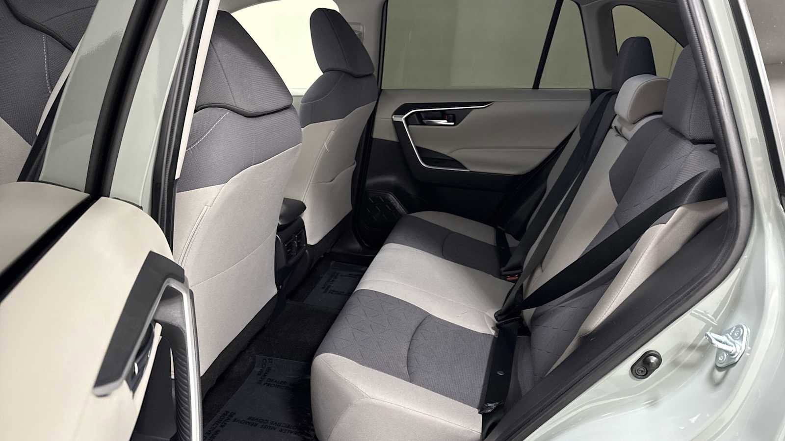 Thumbnail: 2021 Toyota RAV4 - 23