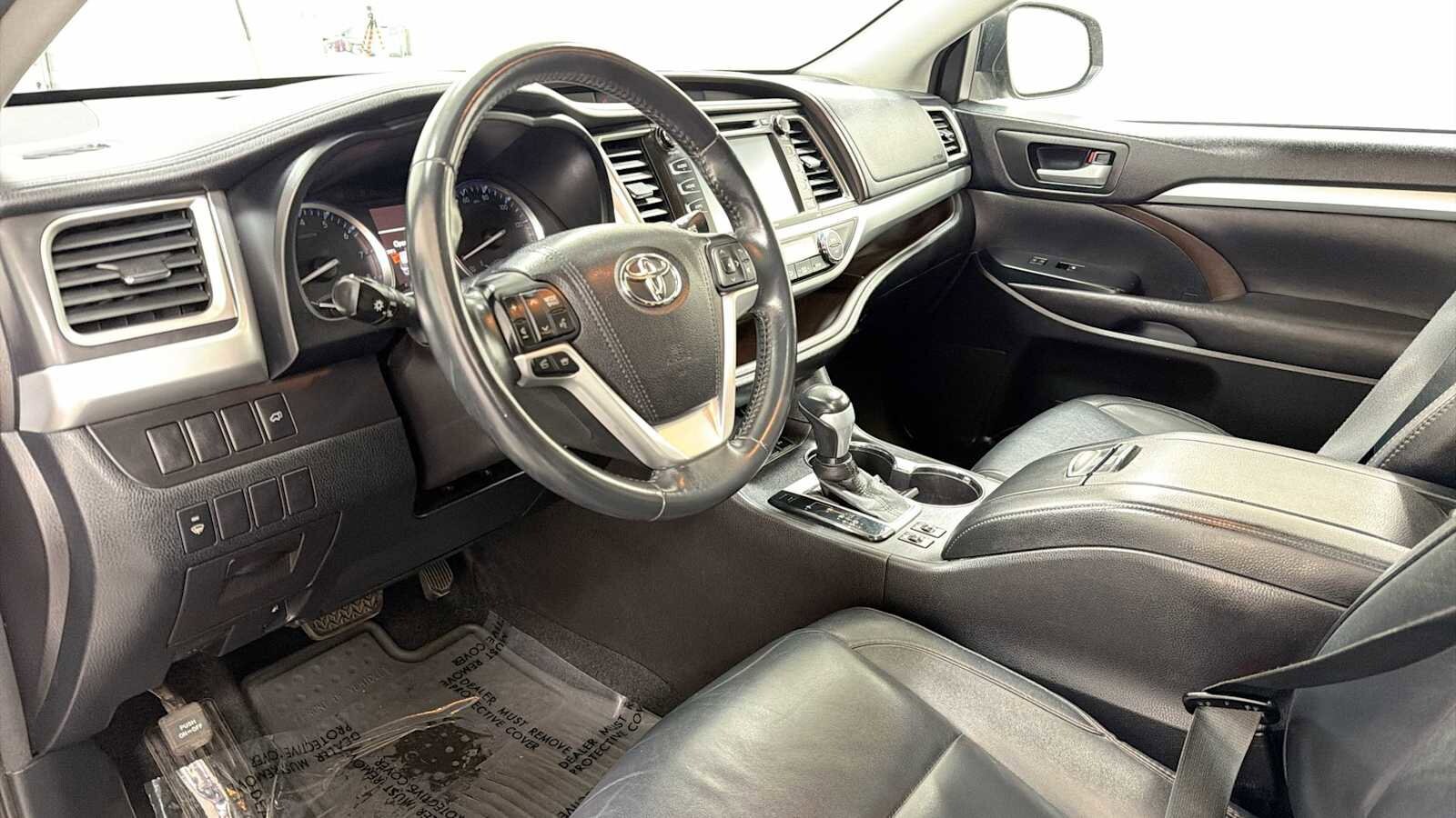 Thumbnail: 2016 Toyota Highlander - 12