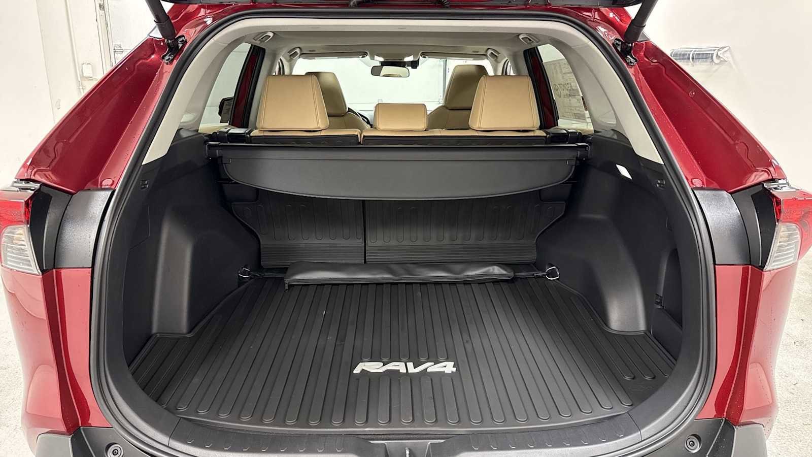 Thumbnail: 2025 Toyota RAV4 - 28