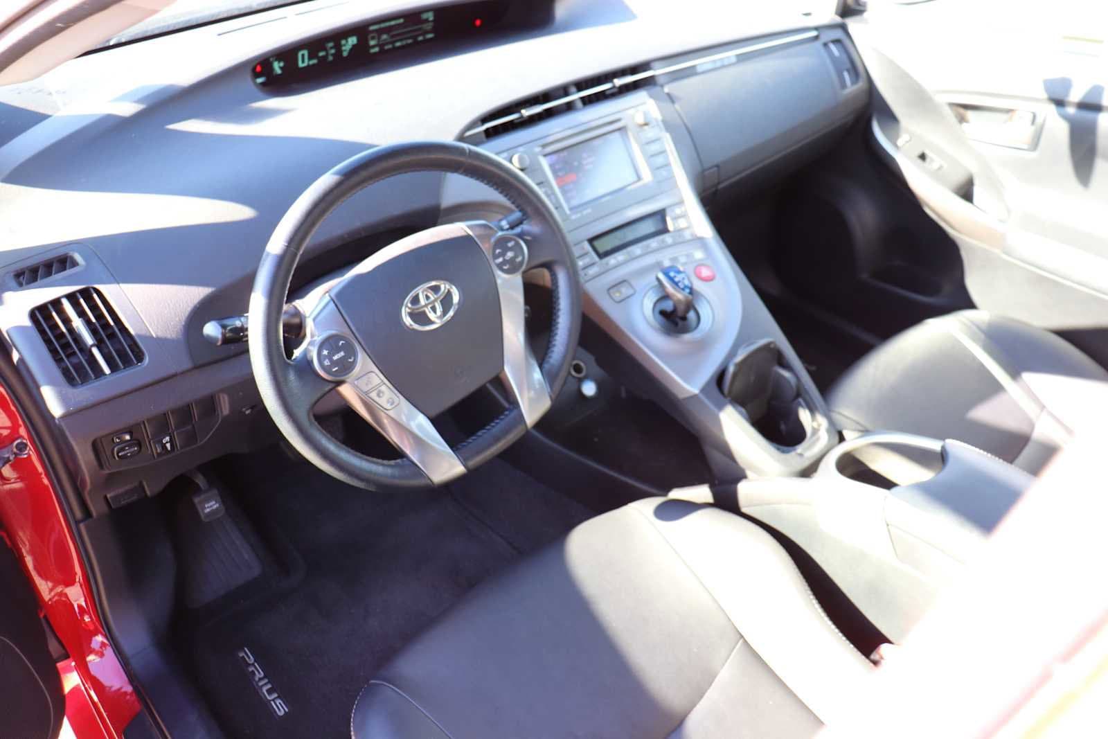 Thumbnail: 2015 Toyota Prius - 10