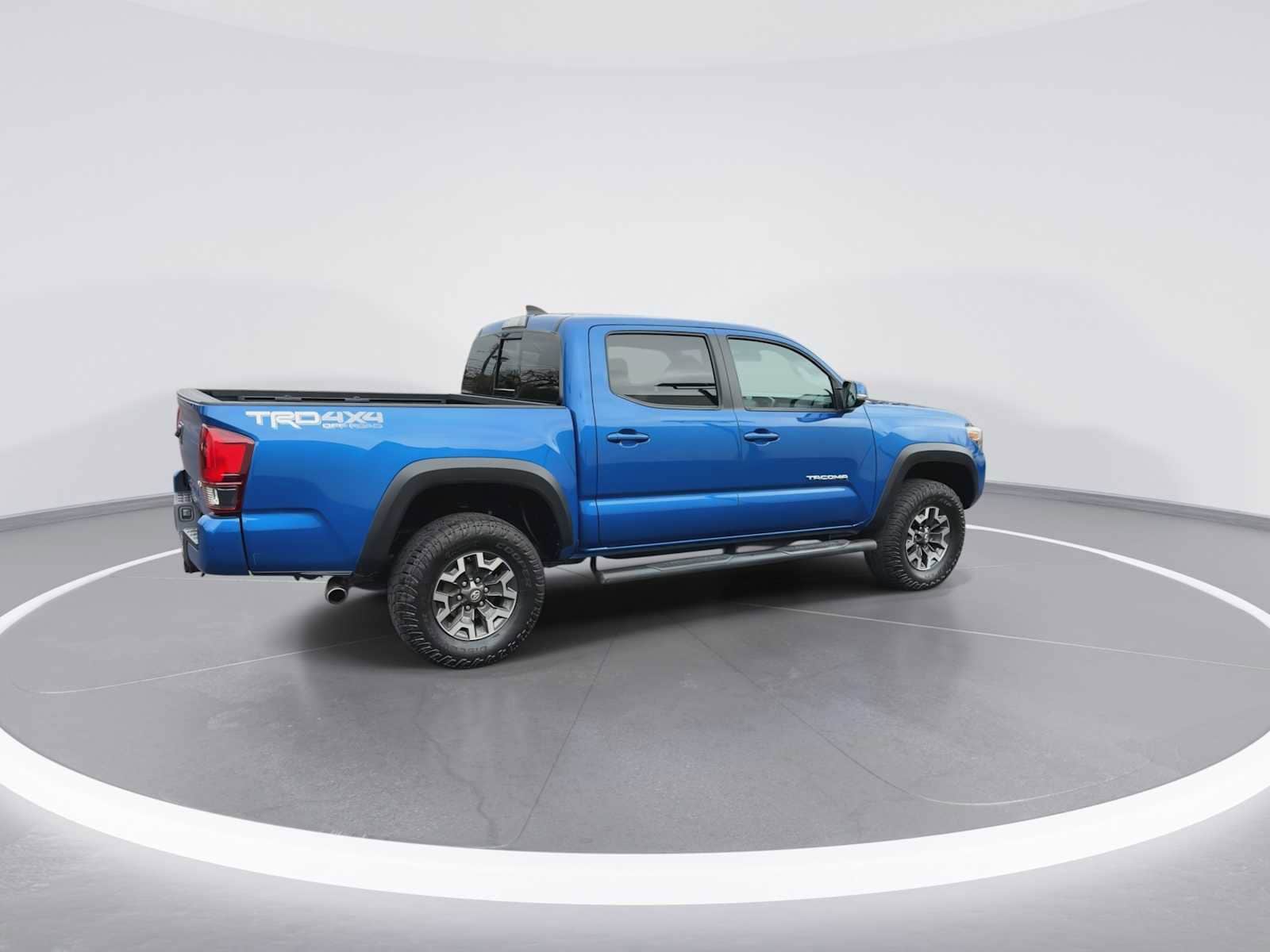 Thumbnail: 2018 Toyota Tacoma - 8