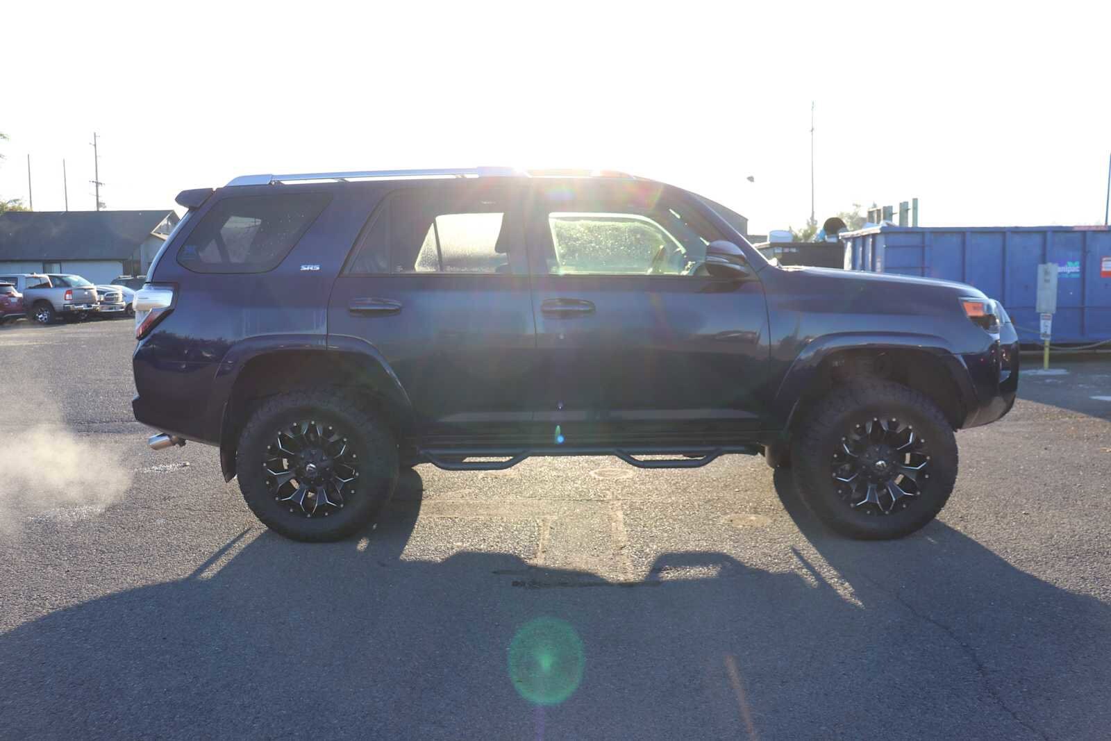 2017 Toyota 4Runner SR5 Premium photo 4