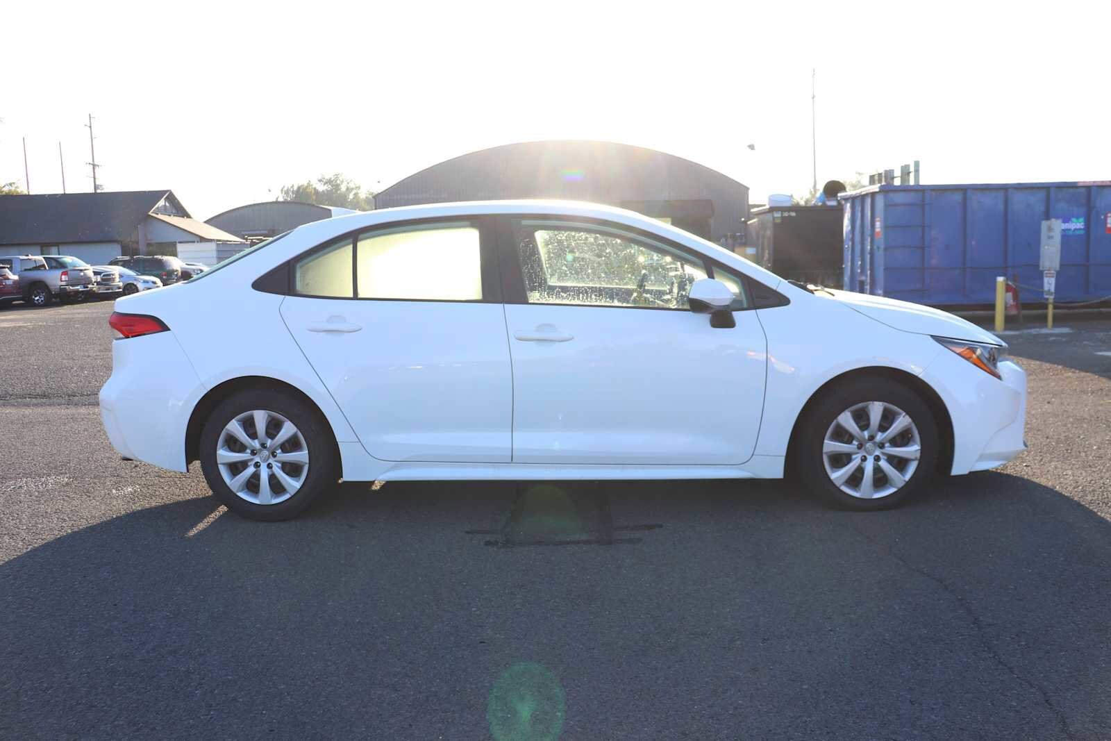2022 Toyota Corolla LE photo 4