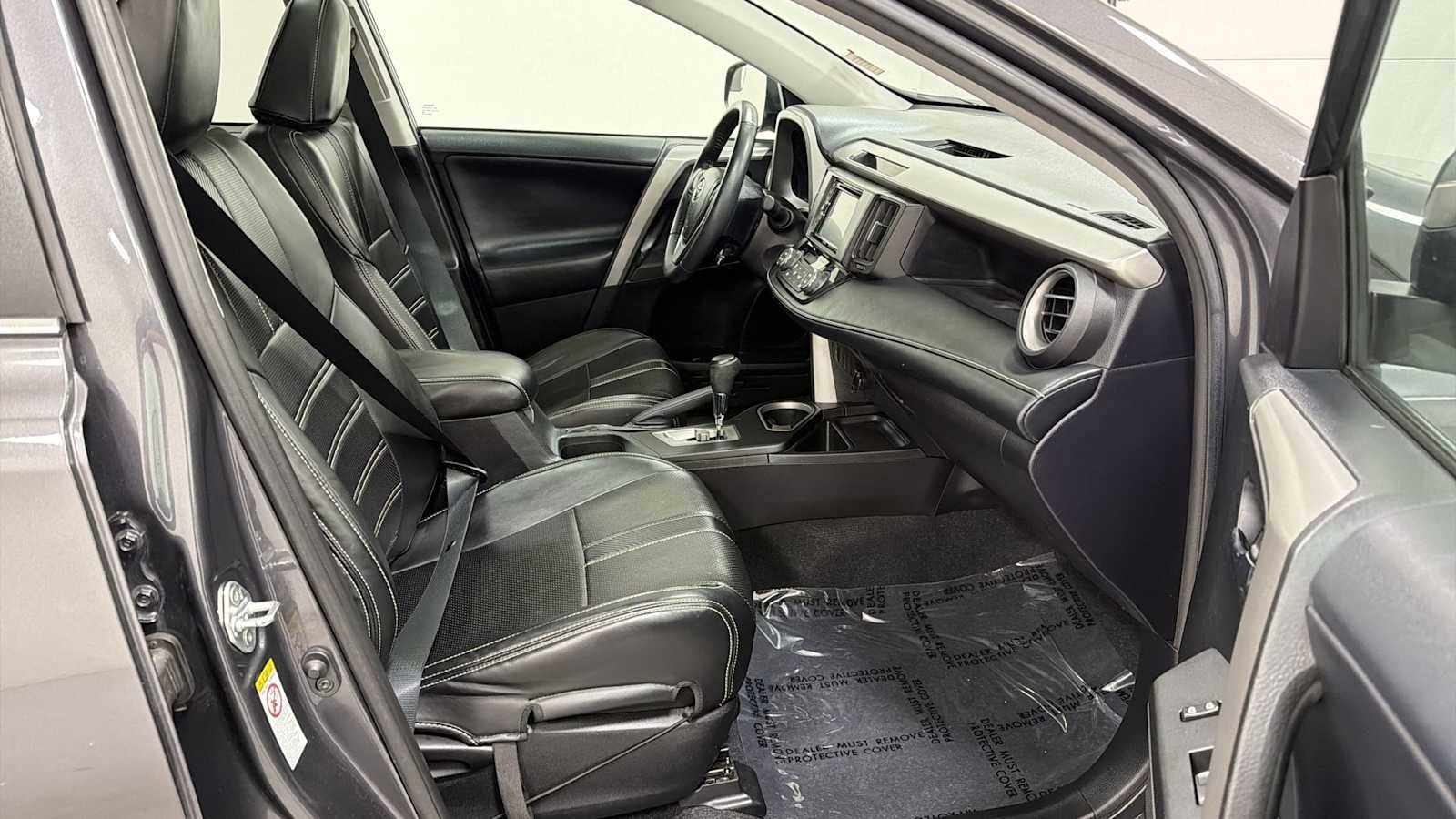 Thumbnail: 2017 Toyota RAV4 - 30