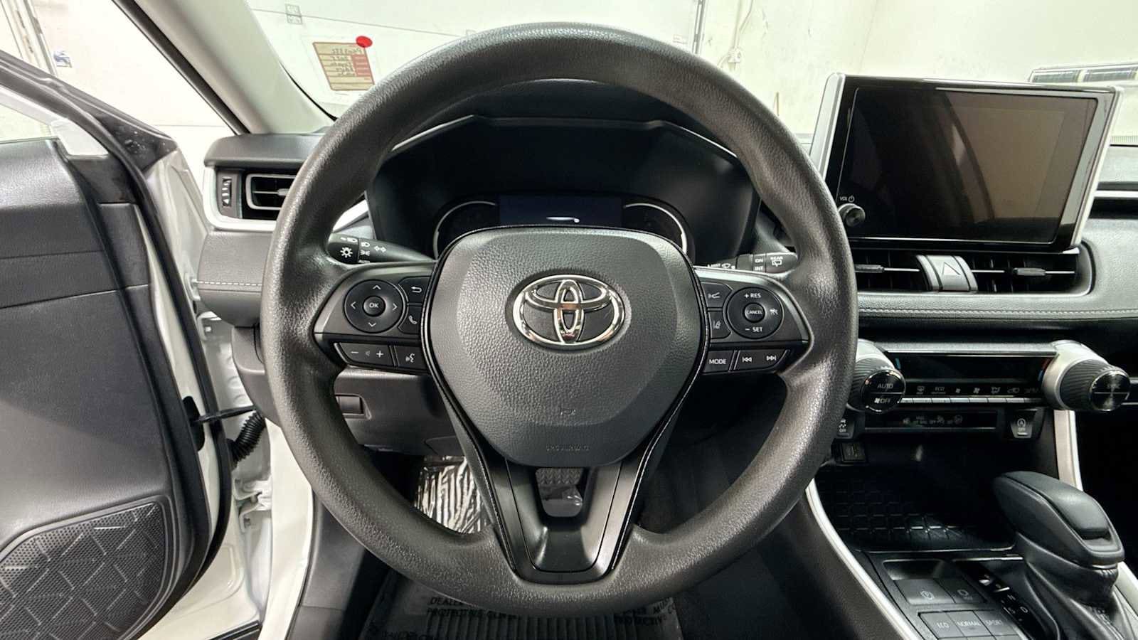 Thumbnail: 2025 Toyota RAV4 - 16