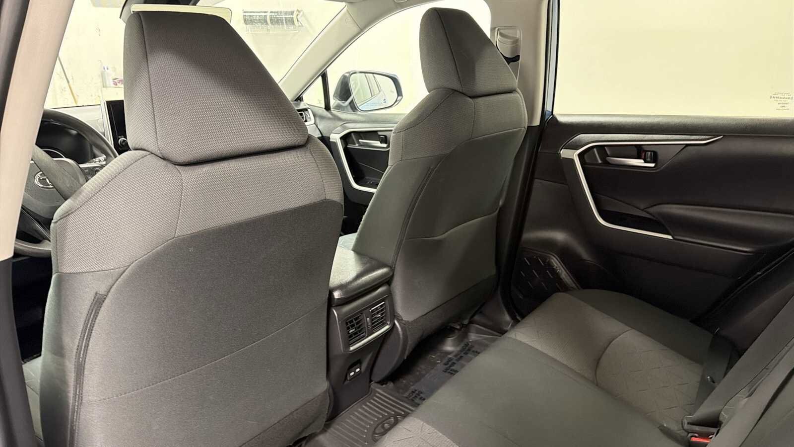 Thumbnail: 2023 Toyota RAV4 - 25