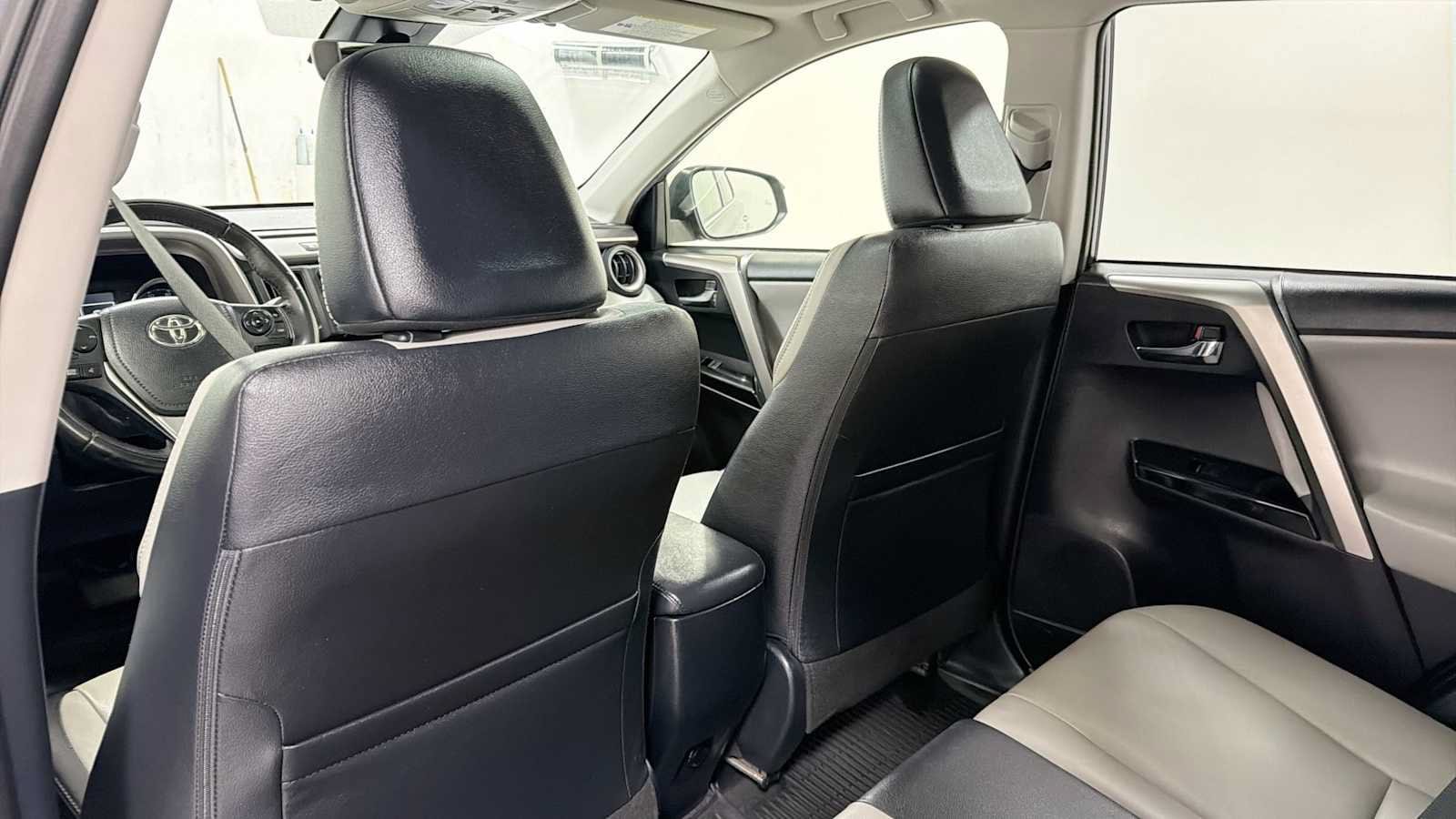 Thumbnail: 2018 Toyota RAV4 - 26