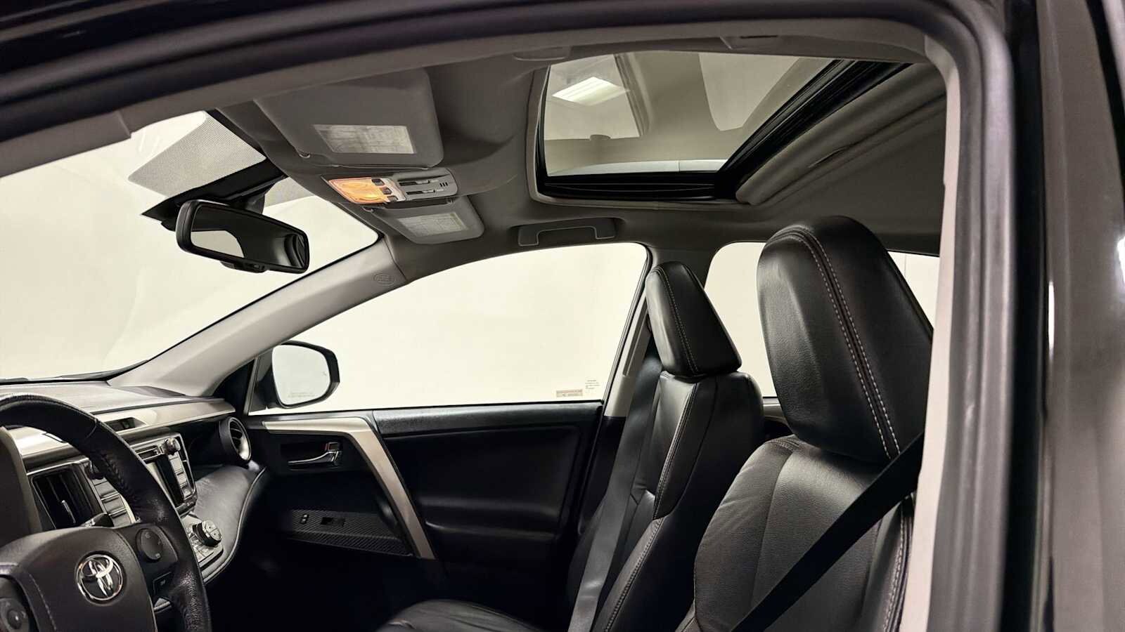 Thumbnail: 2015 Toyota RAV4 - 24