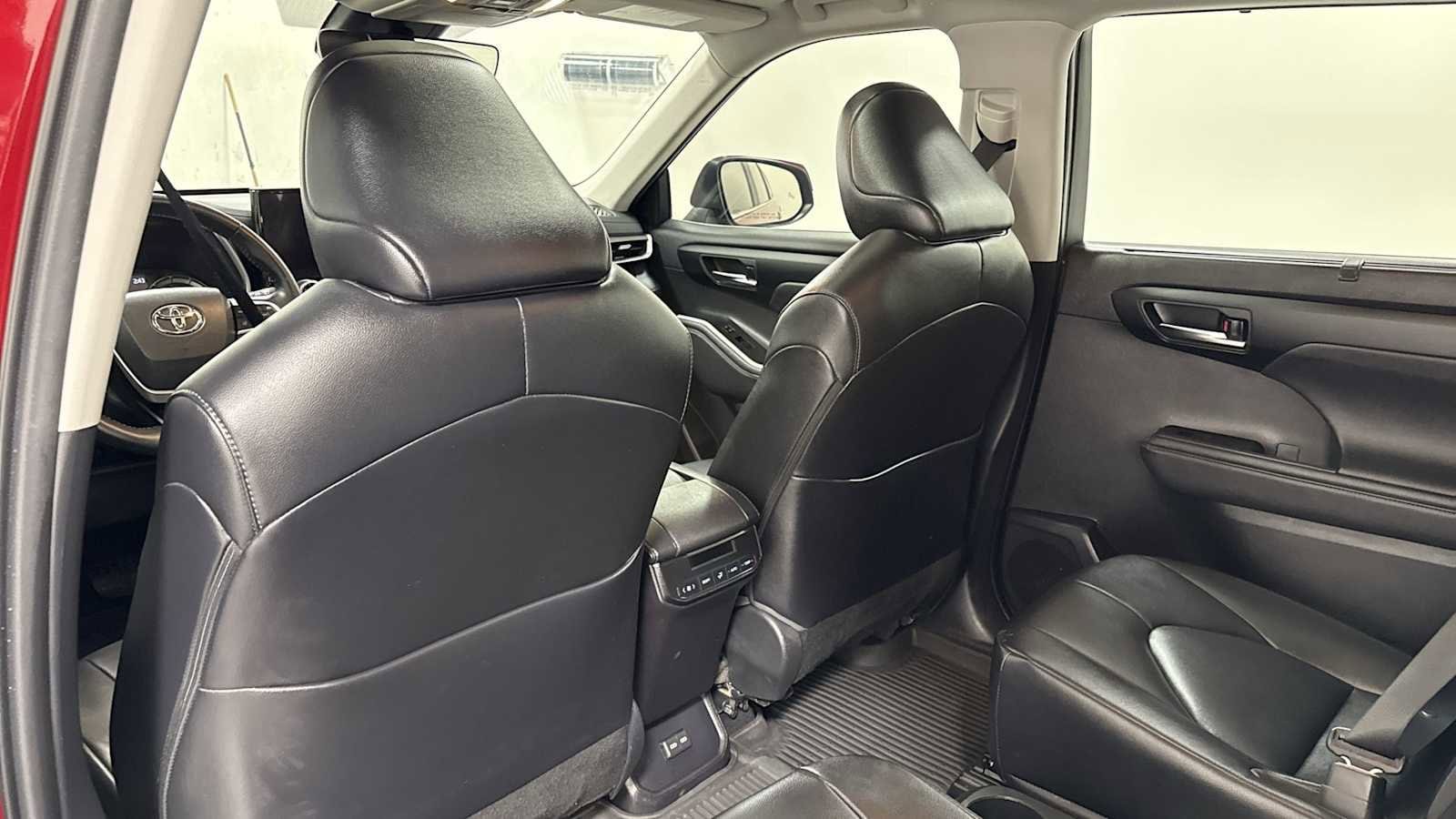 Thumbnail: 2023 Toyota Highlander - 26