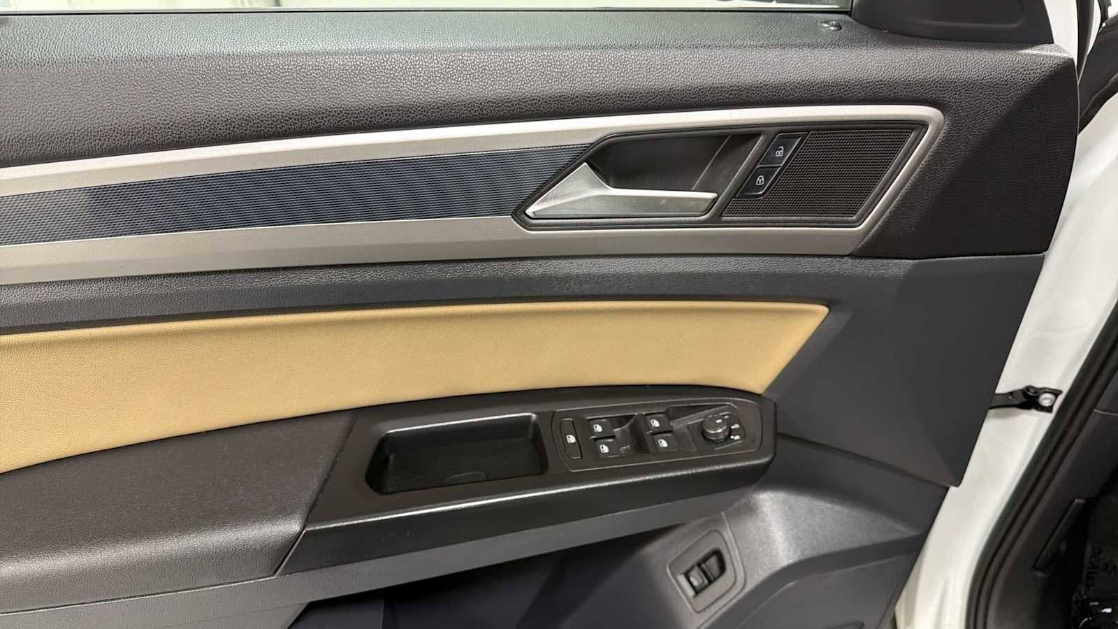 Thumbnail: 2020 Volkswagen Atlas - 15