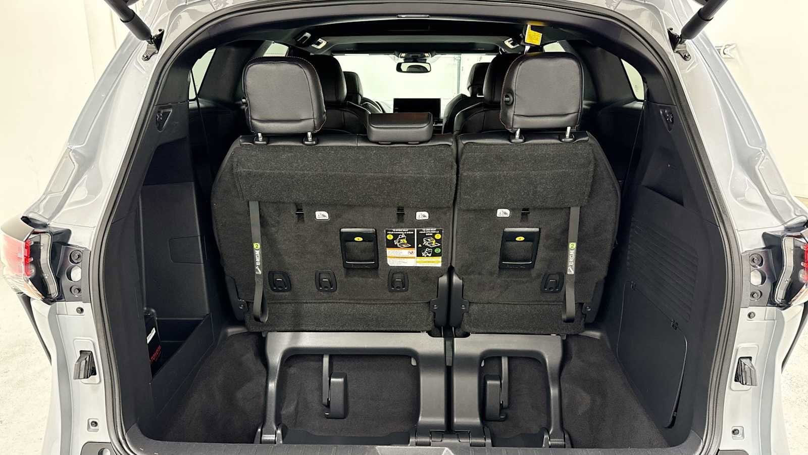 Thumbnail: 2025 Toyota Sienna - 29