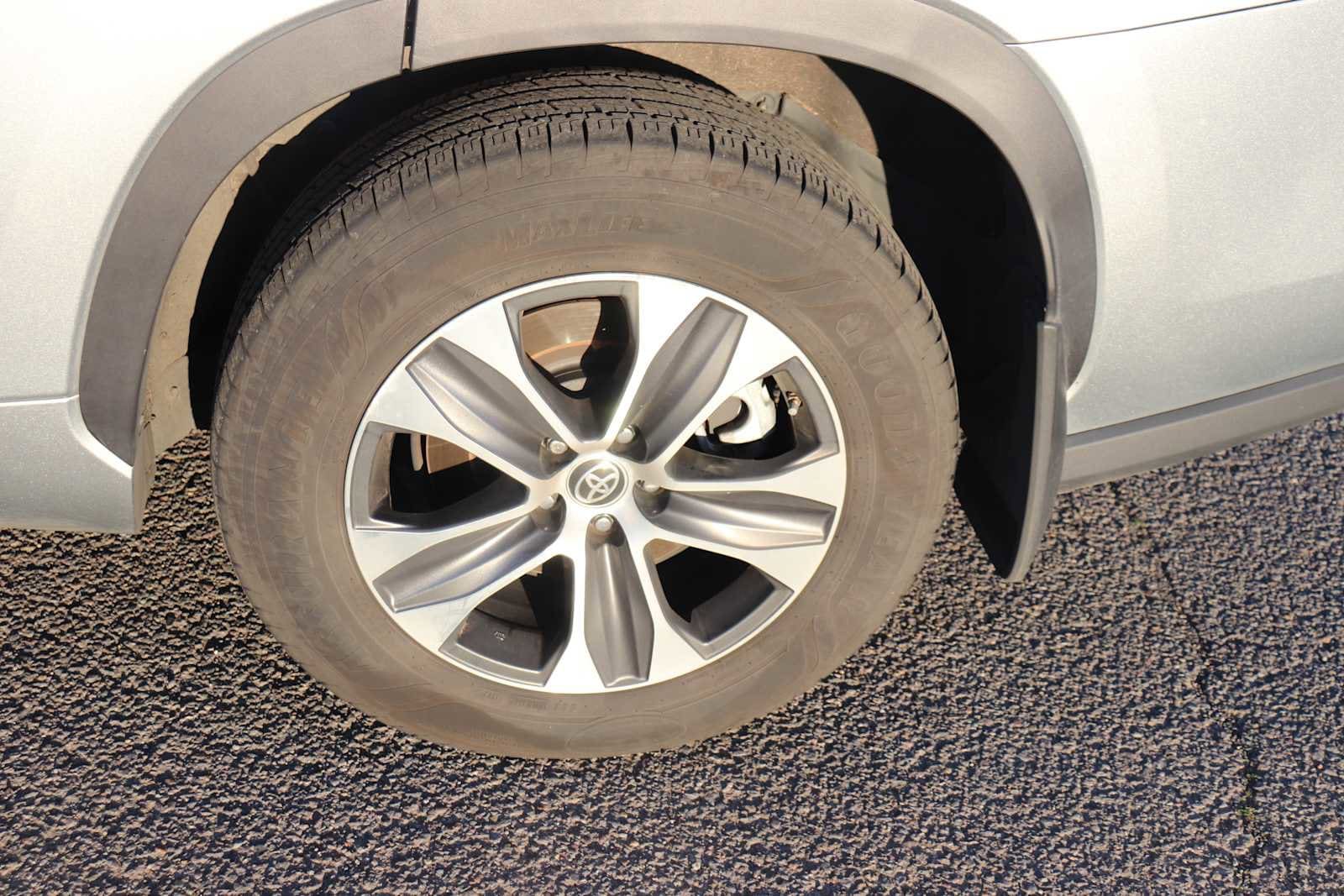 Thumbnail: 2021 Toyota Highlander - 9