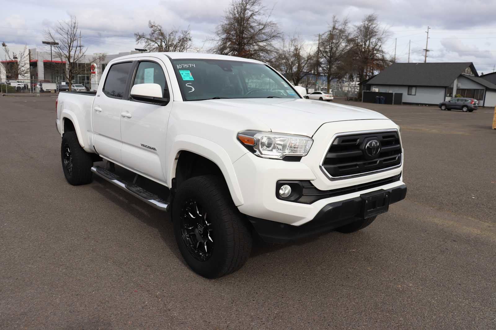 Thumbnail: 2019 Toyota Tacoma - 3