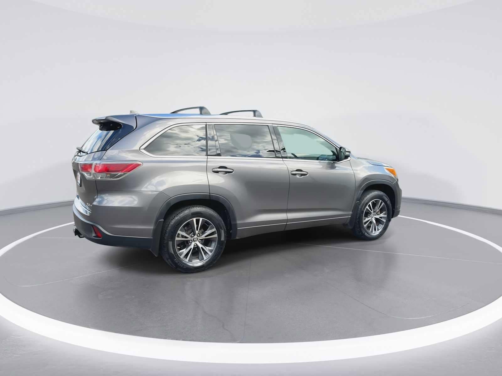 Thumbnail: 2016 Toyota Highlander - 8