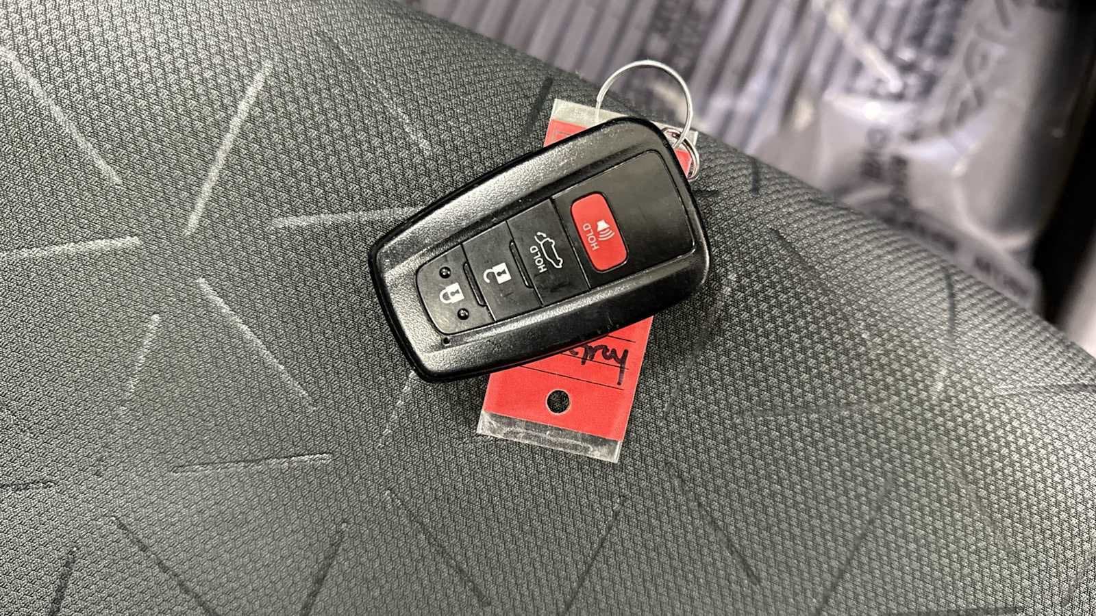 Thumbnail: 2021 Toyota RAV4 - 31