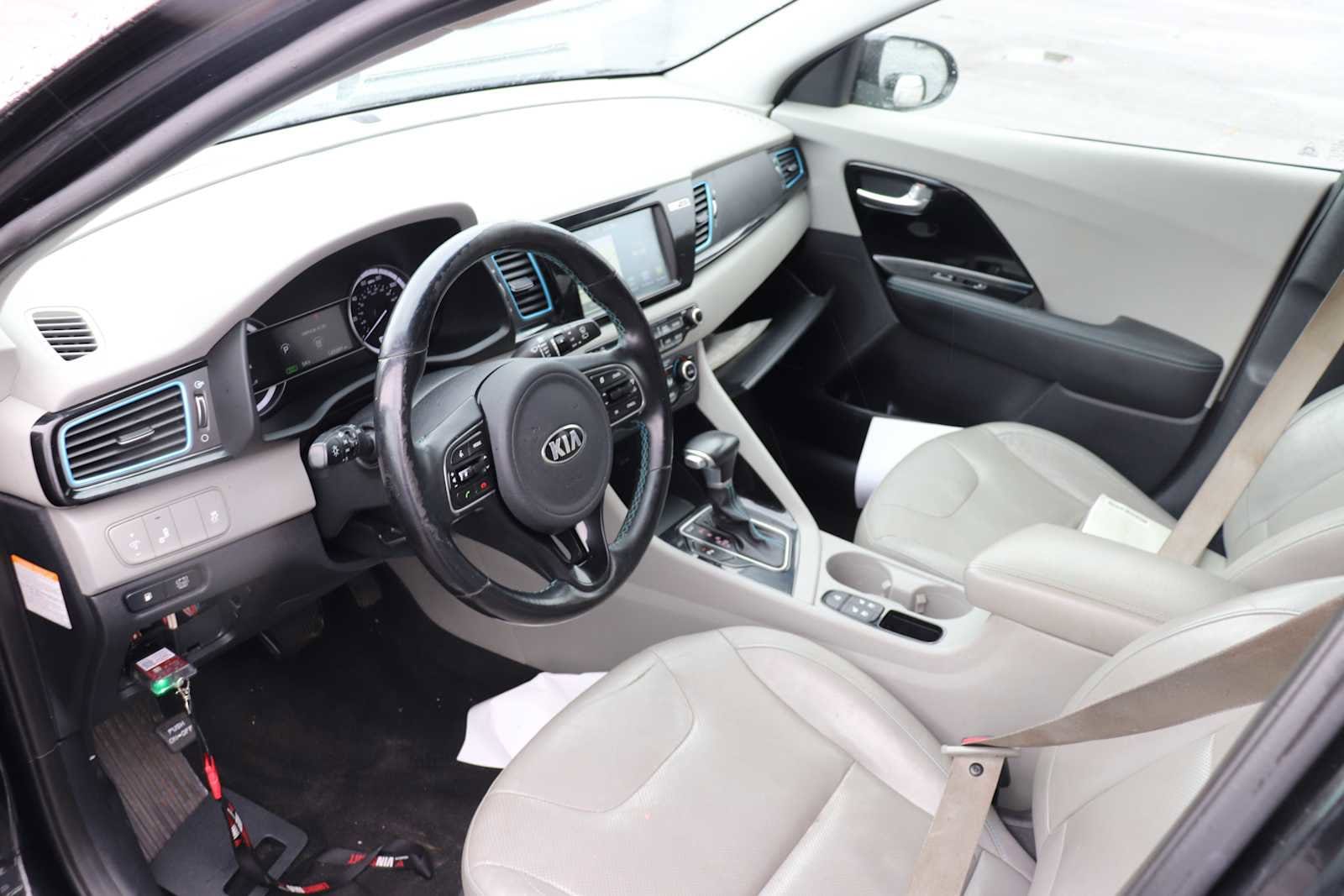 Thumbnail: 2017 Kia Niro - 10