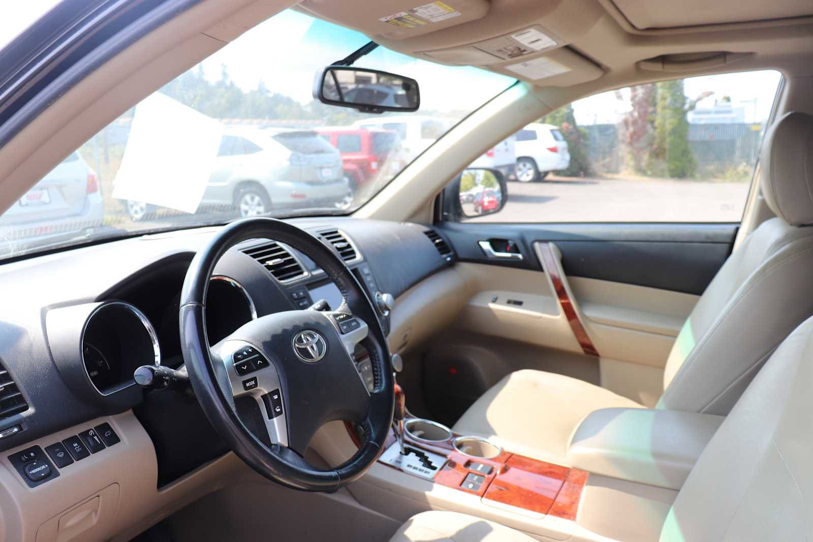 Thumbnail: 2011 Toyota Highlander - 10