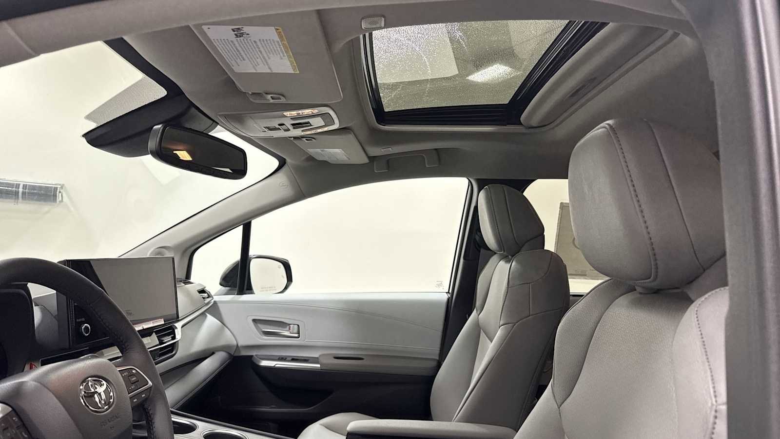 Thumbnail: 2025 Toyota Sienna - 24