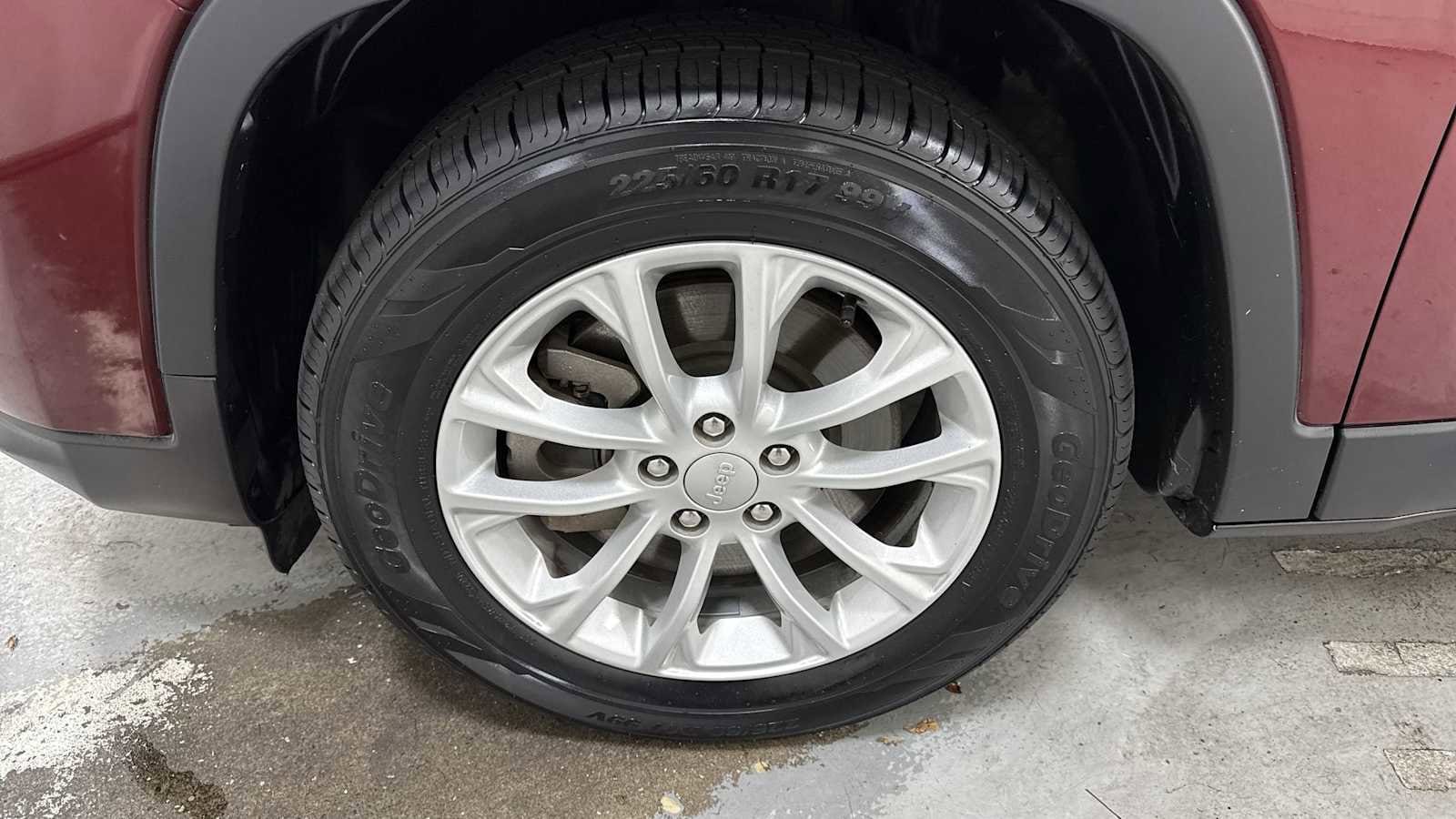 Thumbnail: 2021 Jeep Cherokee - 10