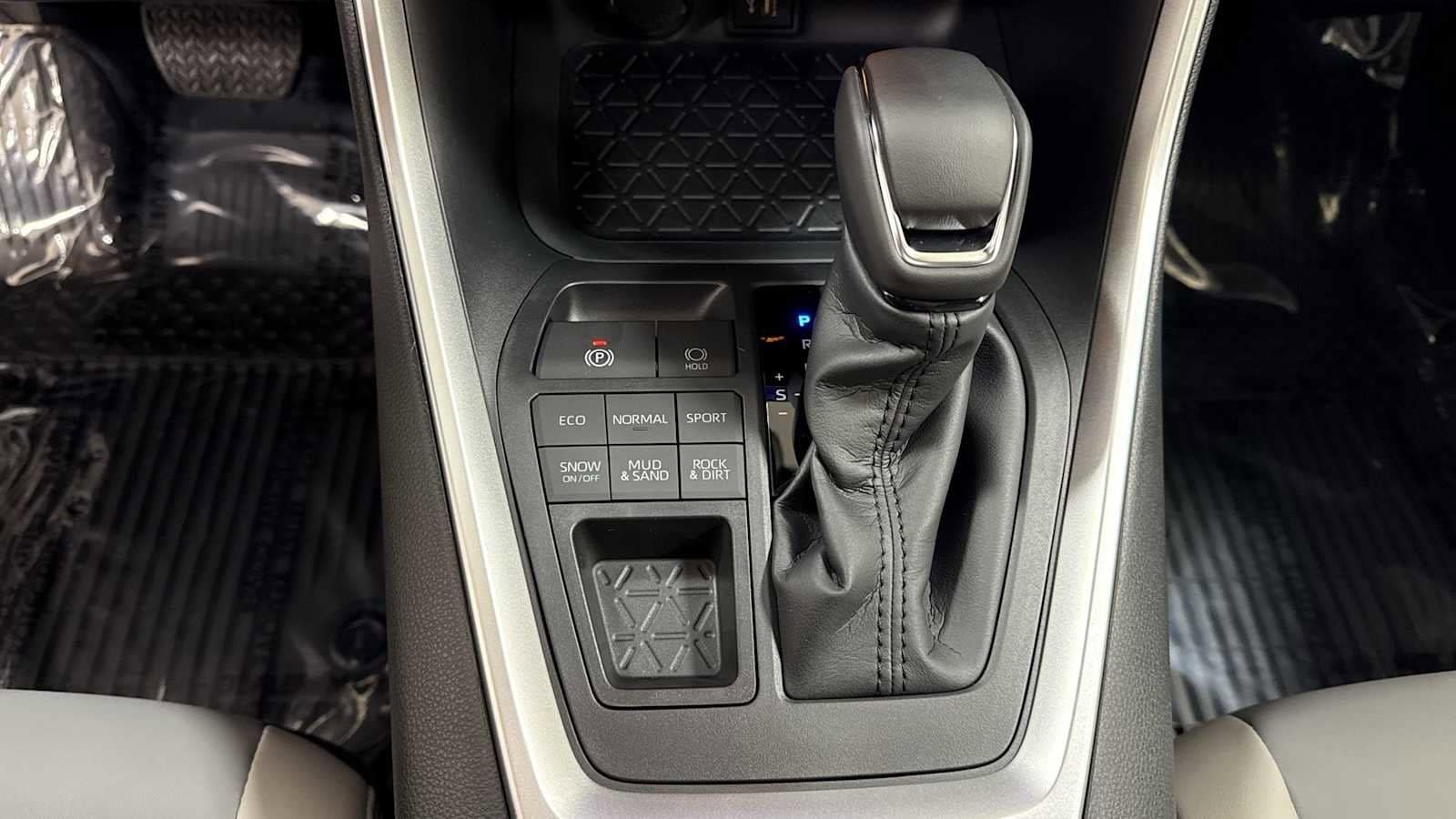 Thumbnail: 2025 Toyota RAV4 - 22