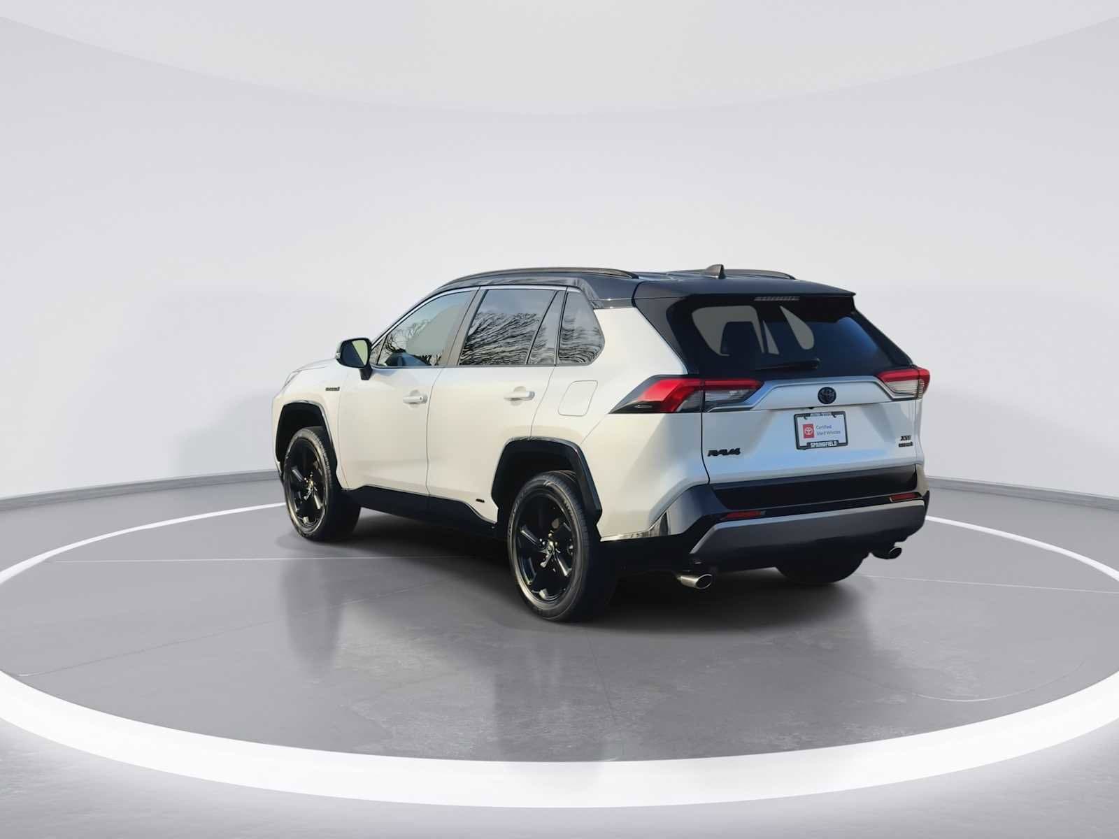 Thumbnail: 2021 Toyota RAV4 - 6