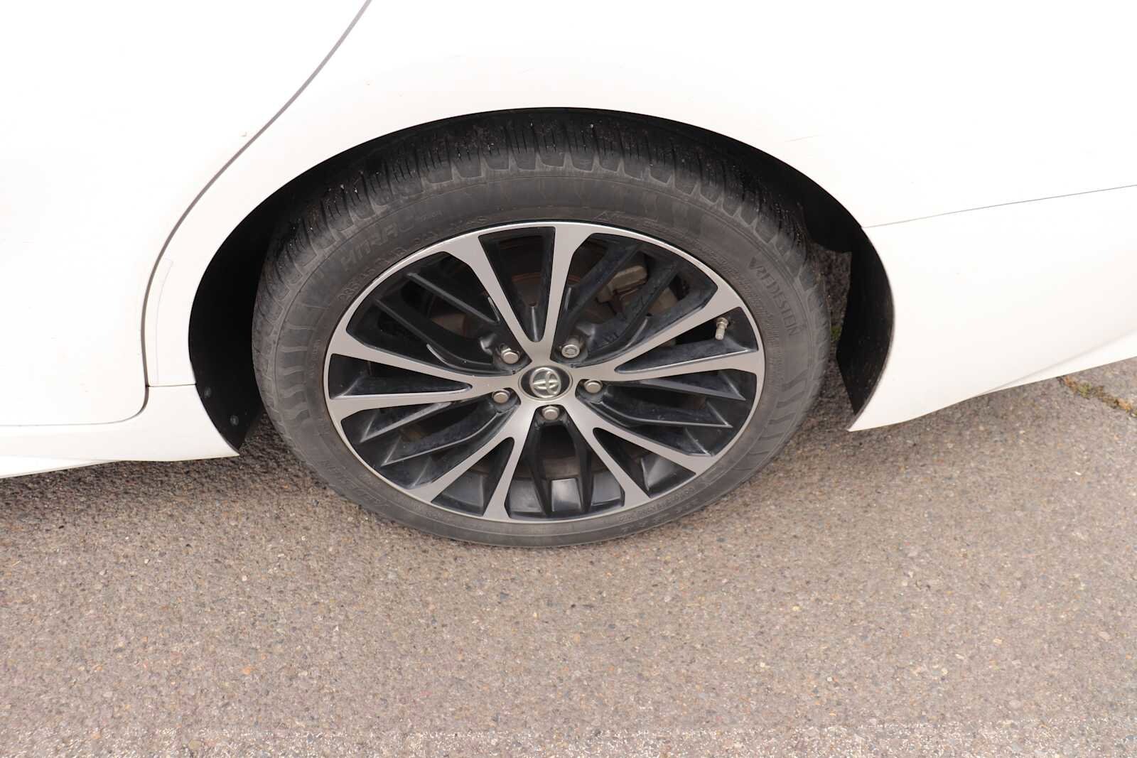Thumbnail: 2018 Toyota Camry - 9