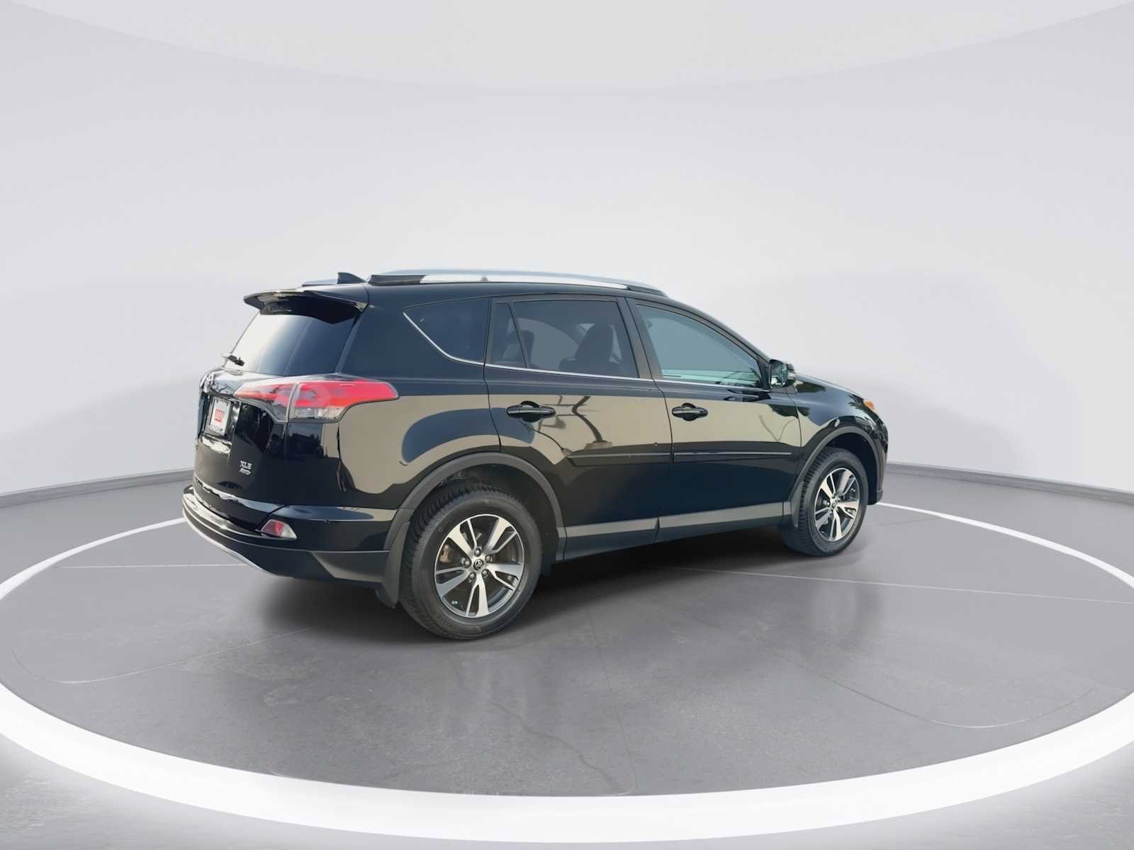 Thumbnail: 2016 Toyota RAV4 - 7