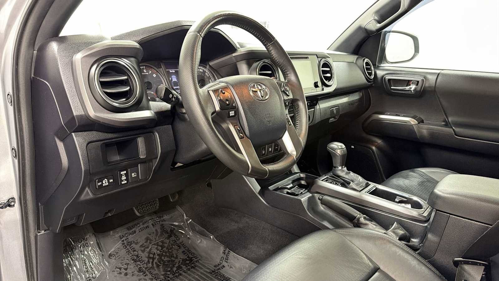 Thumbnail: 2018 Toyota Tacoma - 12