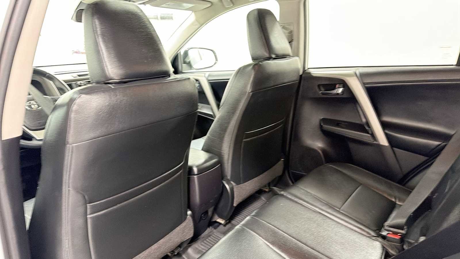 Thumbnail: 2017 Toyota RAV4 - 25