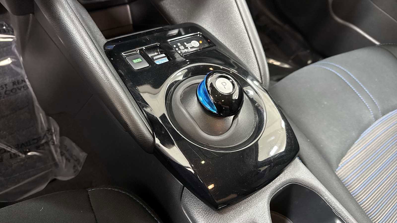 Thumbnail: 2021 Nissan Leaf - 22