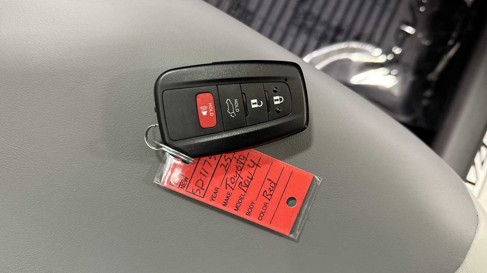 Thumbnail: 2025 Toyota RAV4 - 32