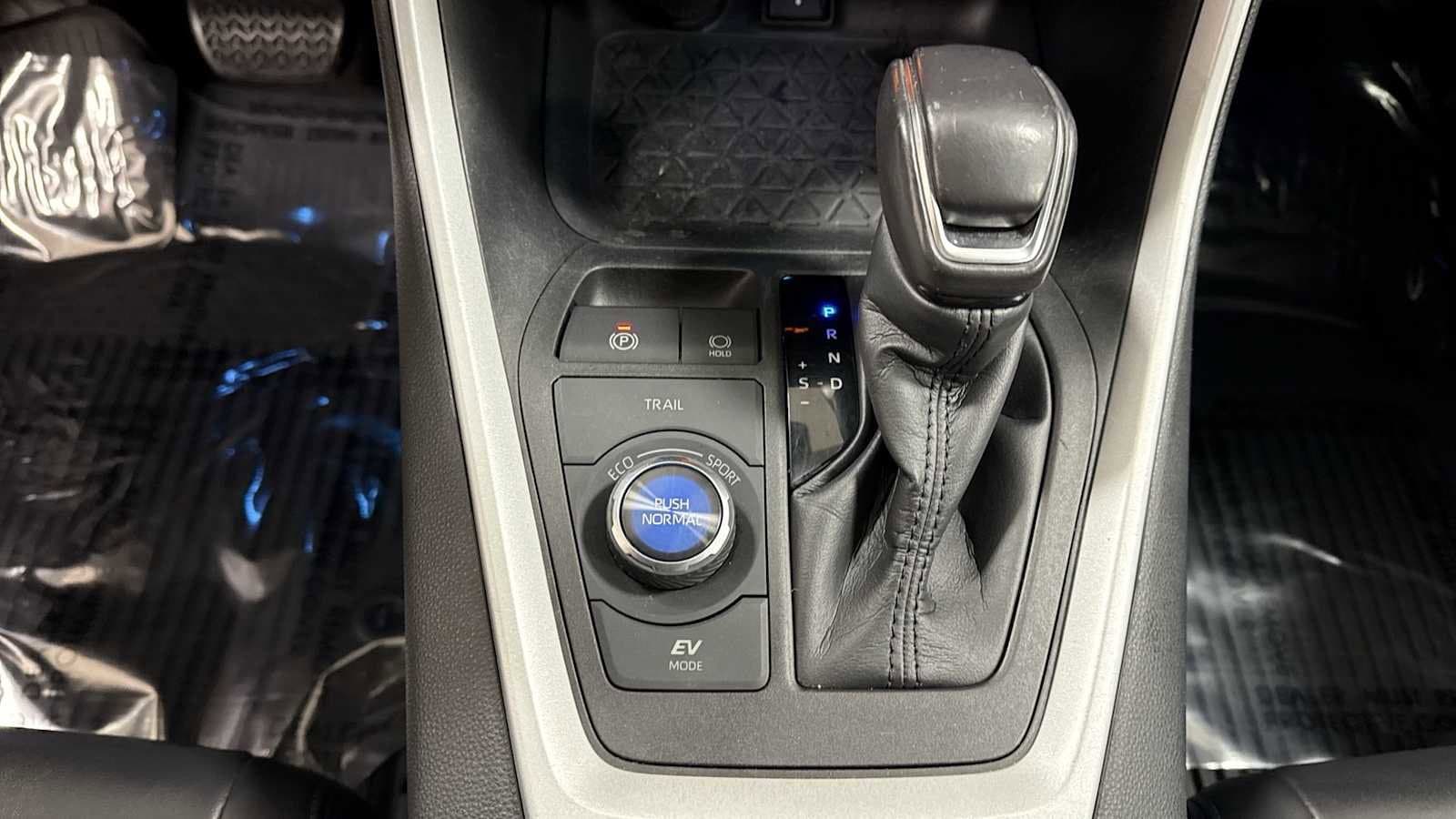 Thumbnail: 2021 Toyota RAV4 - 21