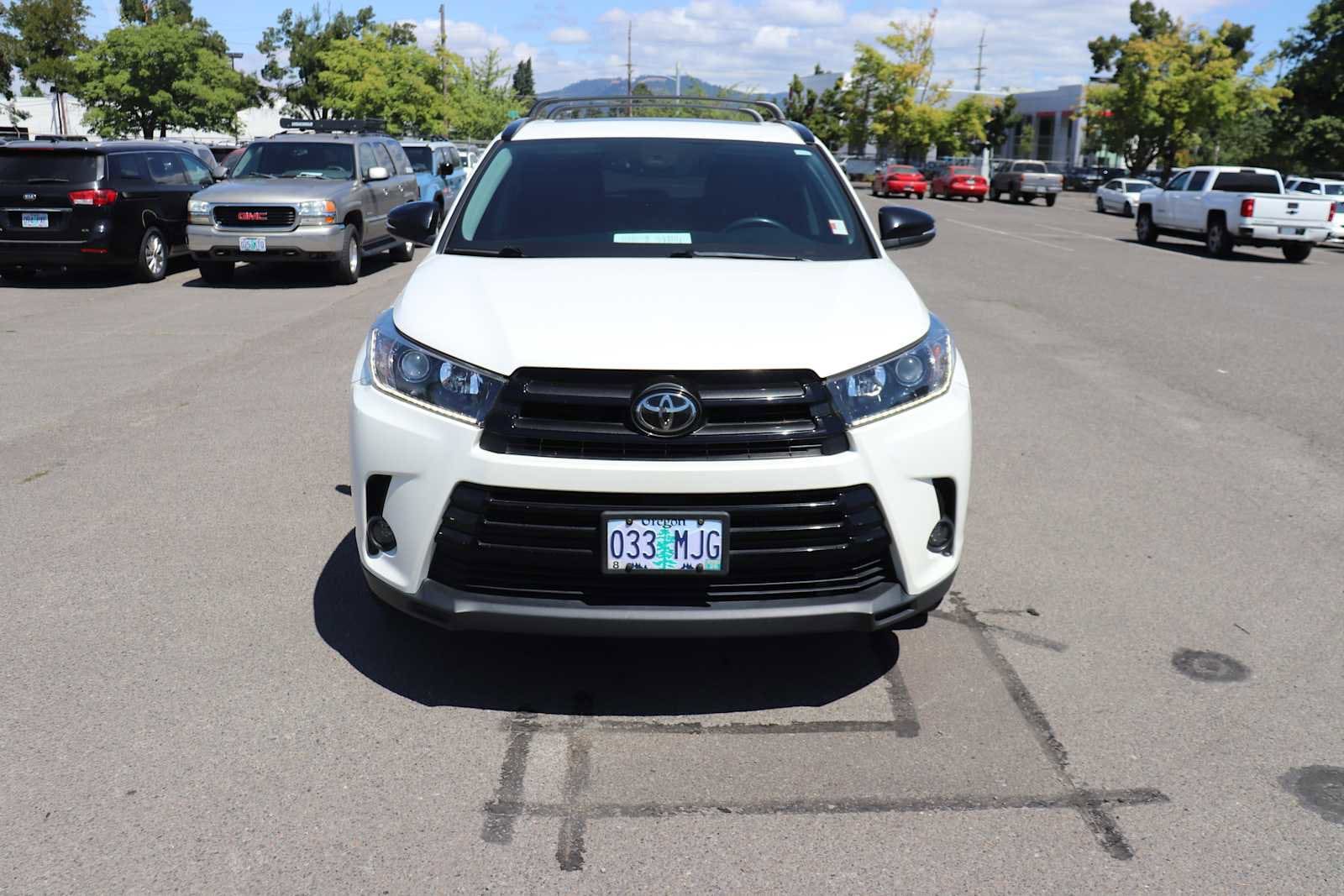 Thumbnail: 2019 Toyota Highlander - 2