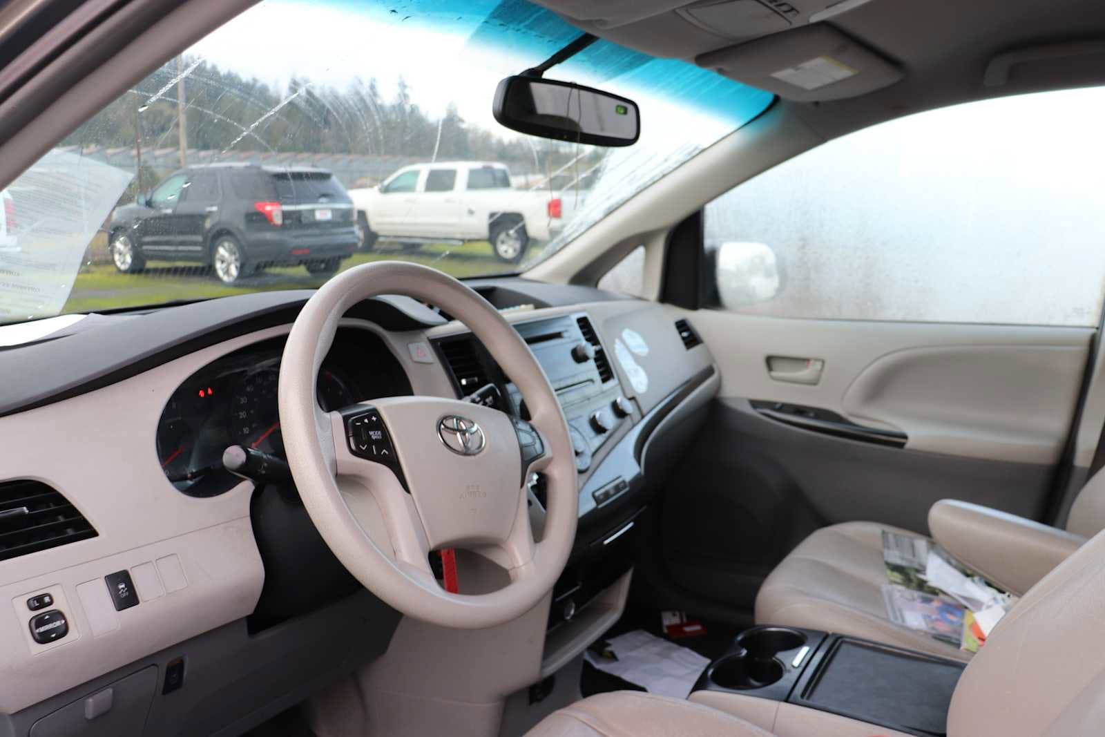 Thumbnail: 2012 Toyota Sienna - 10