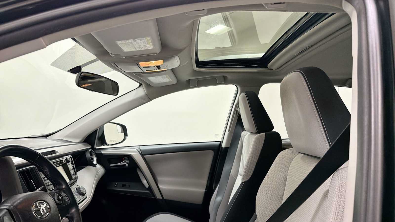 Thumbnail: 2016 Toyota RAV4 - 22