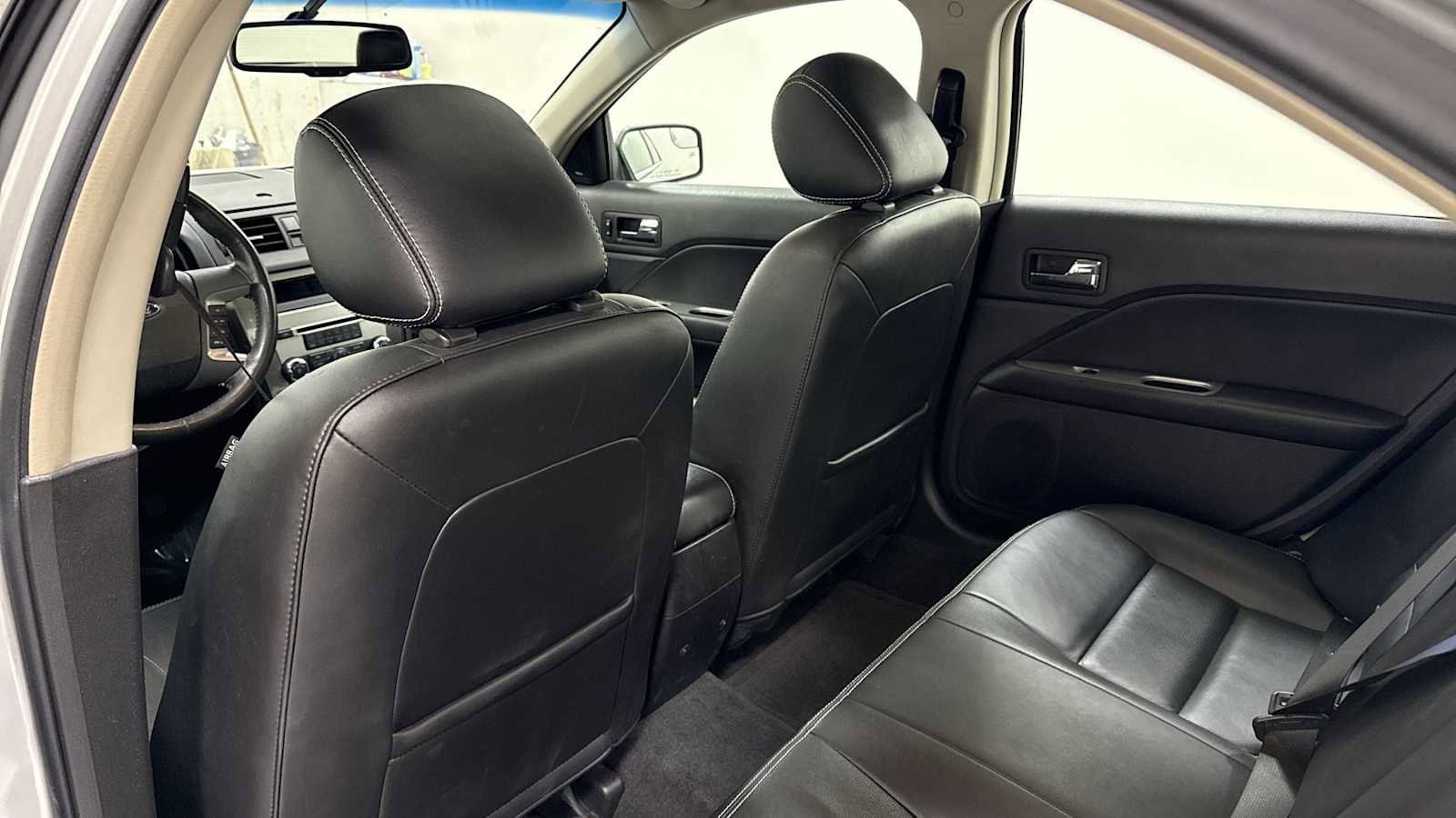 Thumbnail: 2011 Ford Fusion - 24