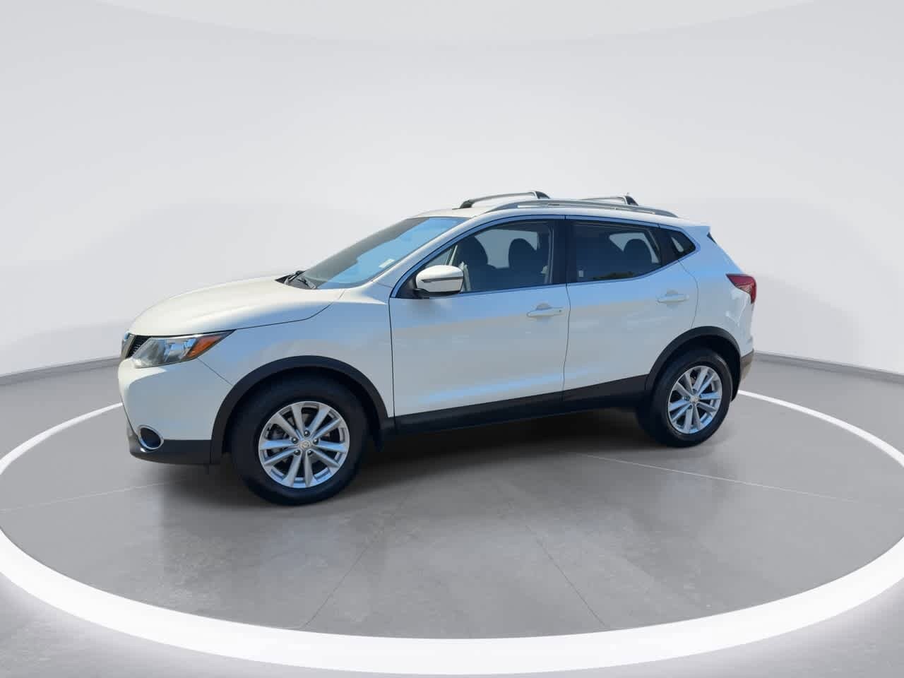 Thumbnail: 2017 Nissan Rogue Sport - 4