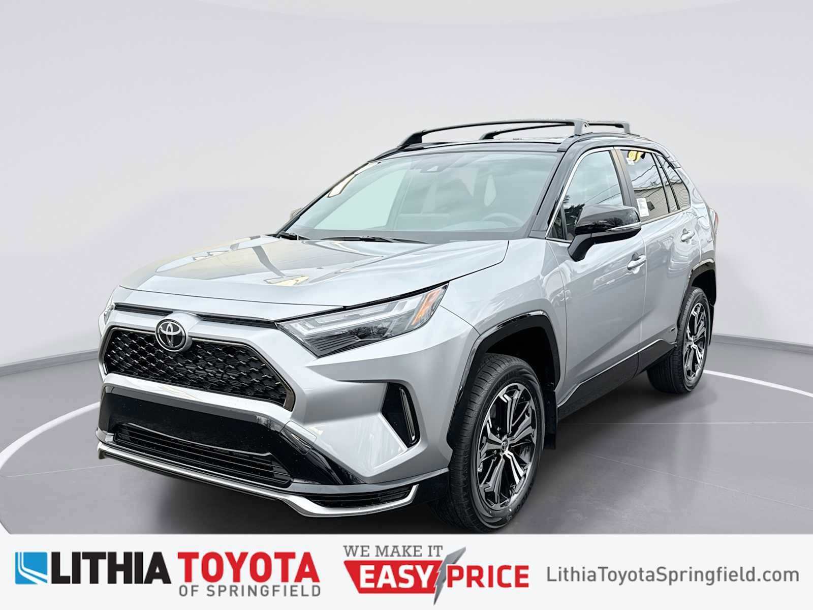 2025 Toyota RAV4 XSE's photo