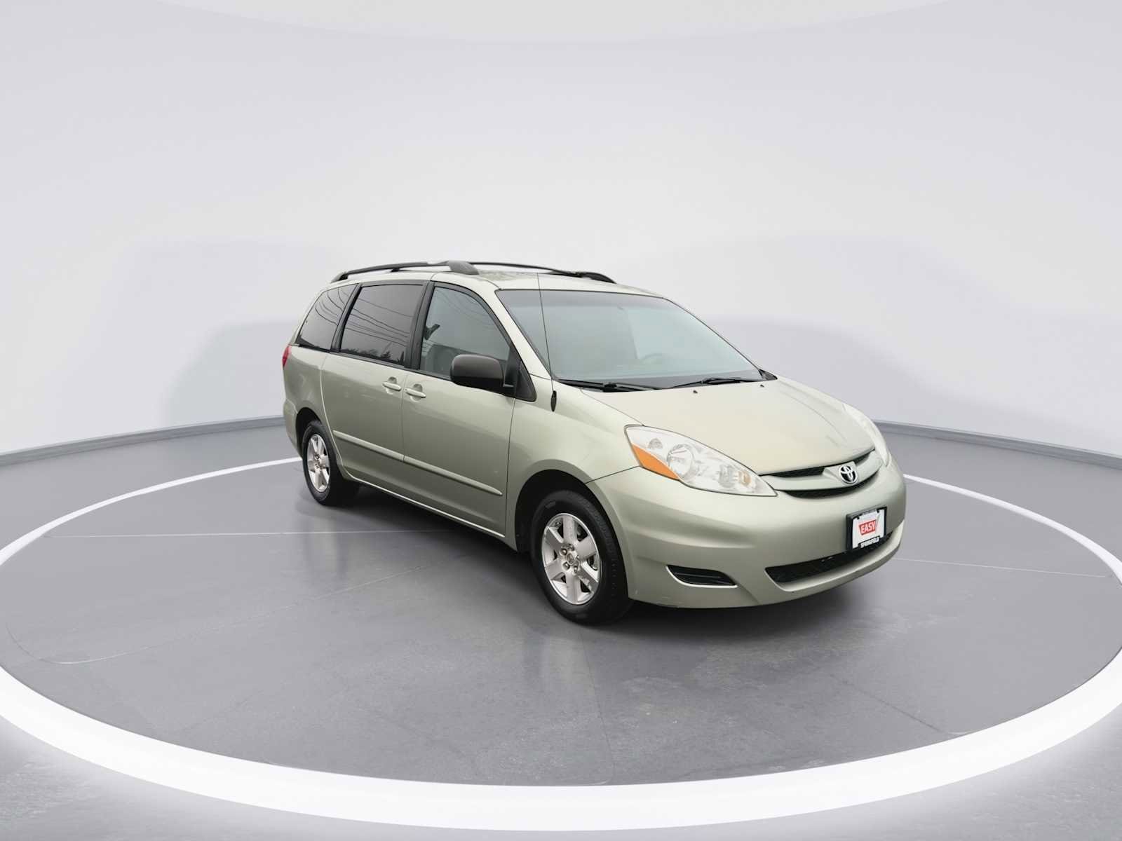 Thumbnail: 2010 Toyota Sienna - 2