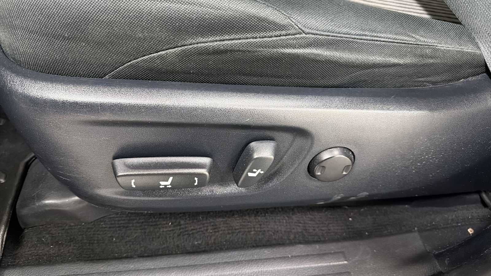 Thumbnail: 2016 Toyota 4Runner - 14