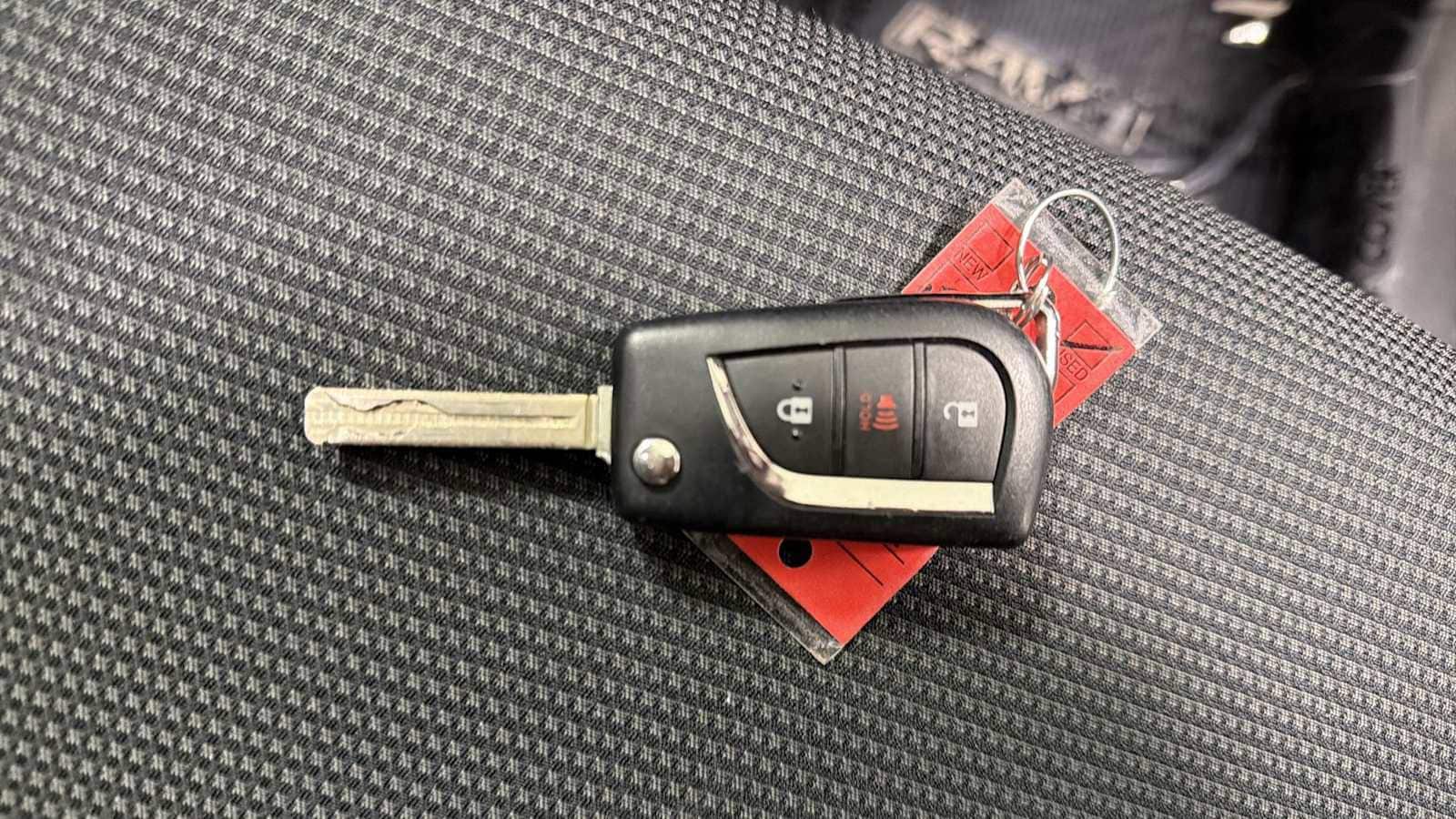 Thumbnail: 2022 Toyota RAV4 - 30